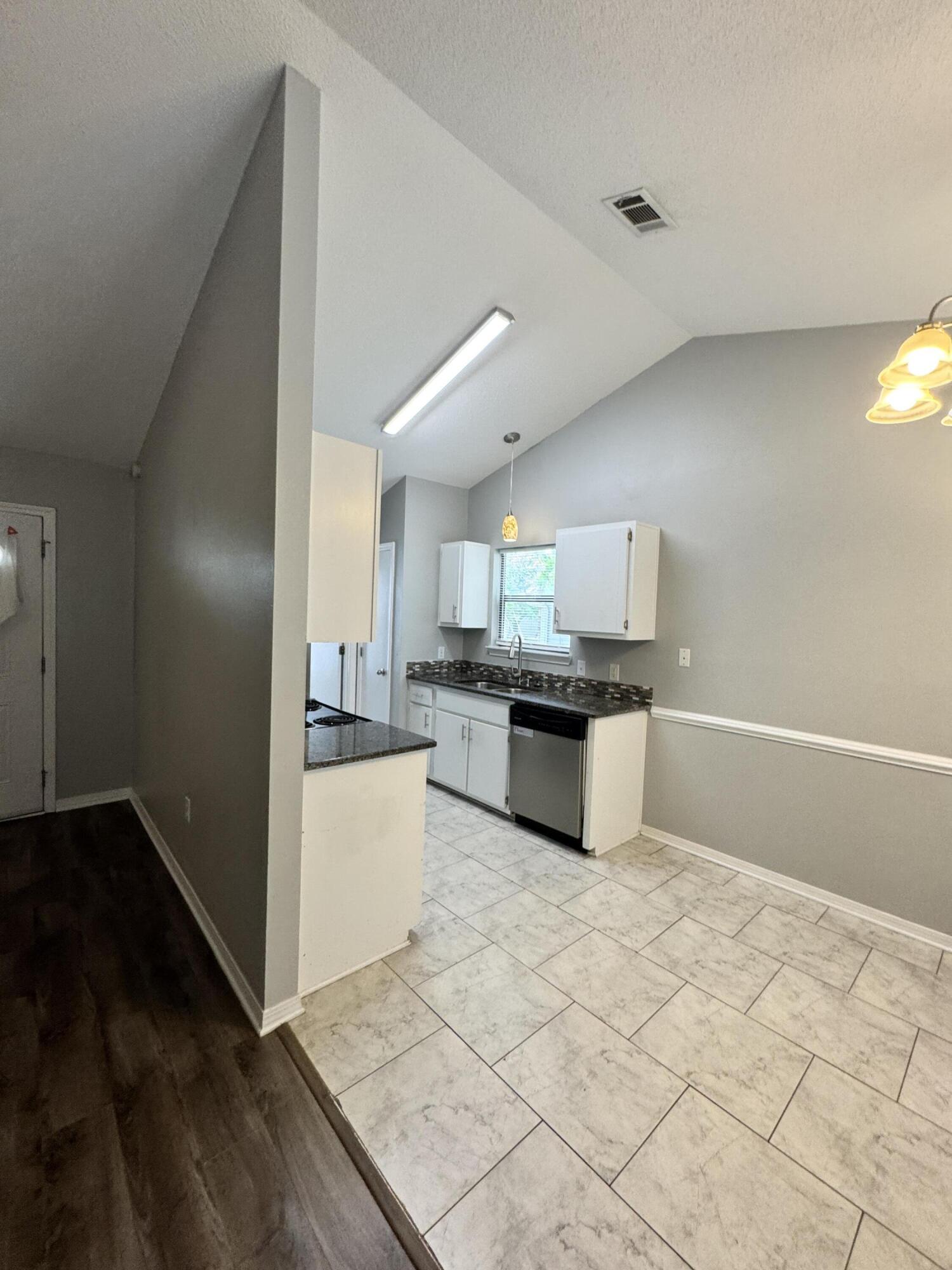 SHOAL TERRACE ESTATES - Residential Lease