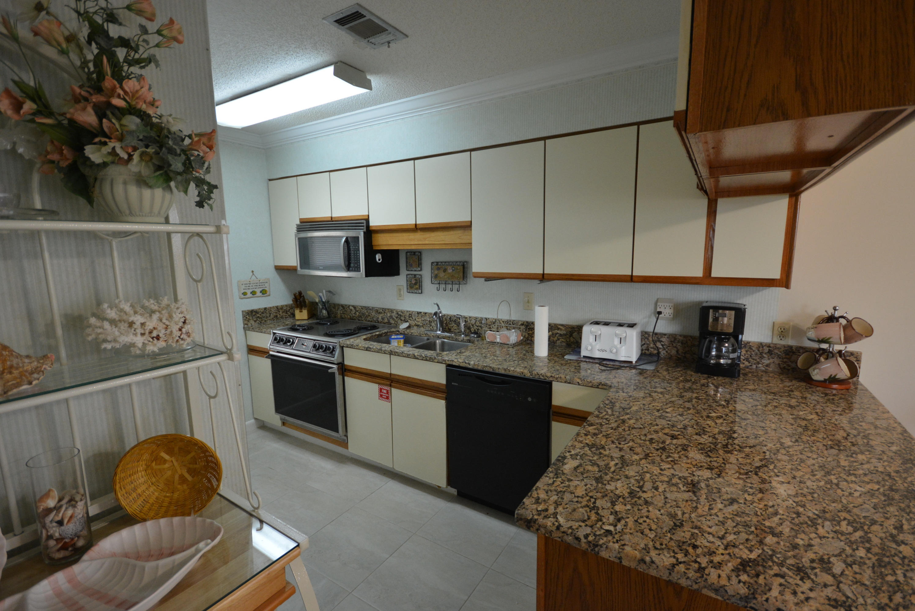 POOLSIDE VILLAS CONDO - Residential