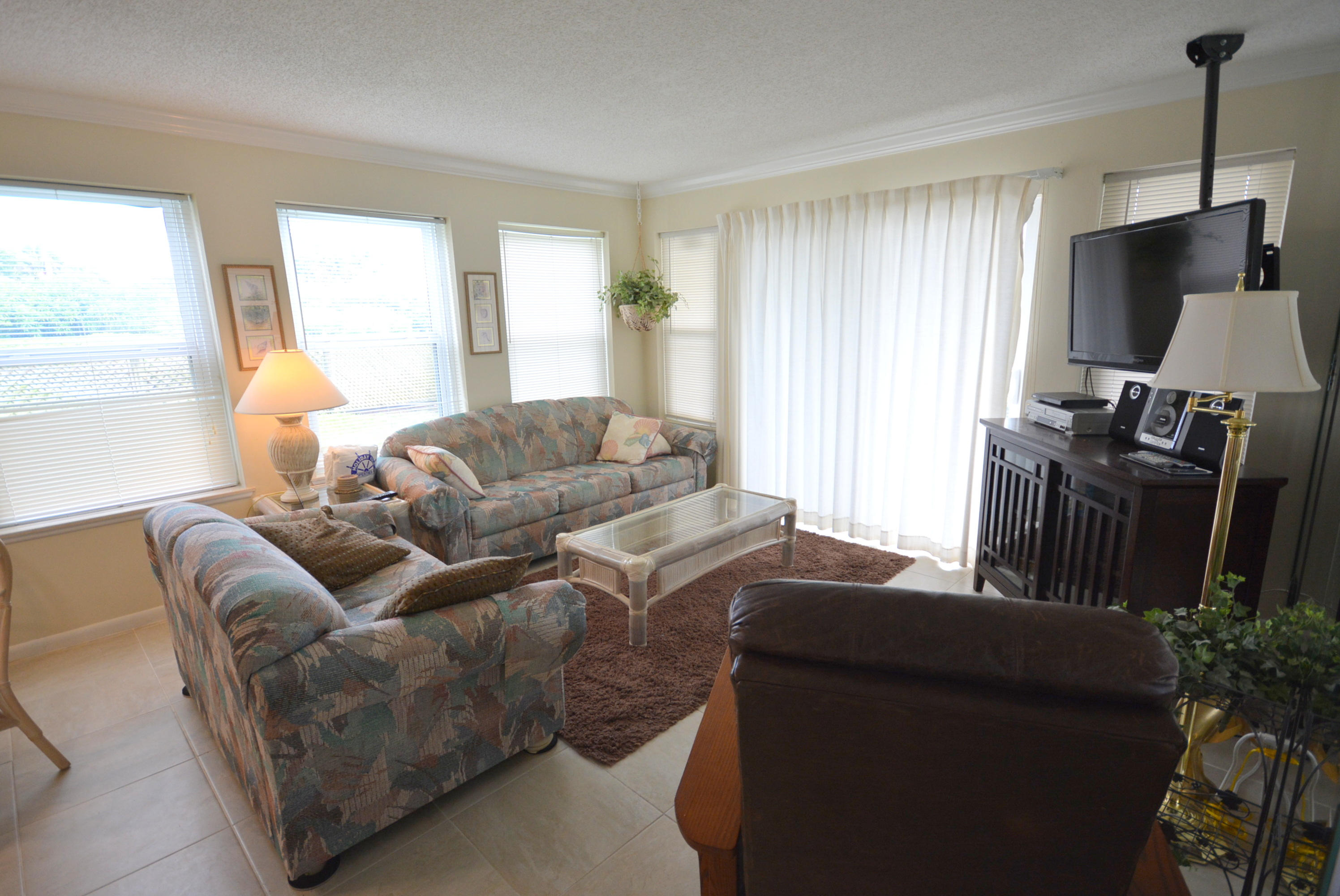 POOLSIDE VILLAS CONDO - Residential