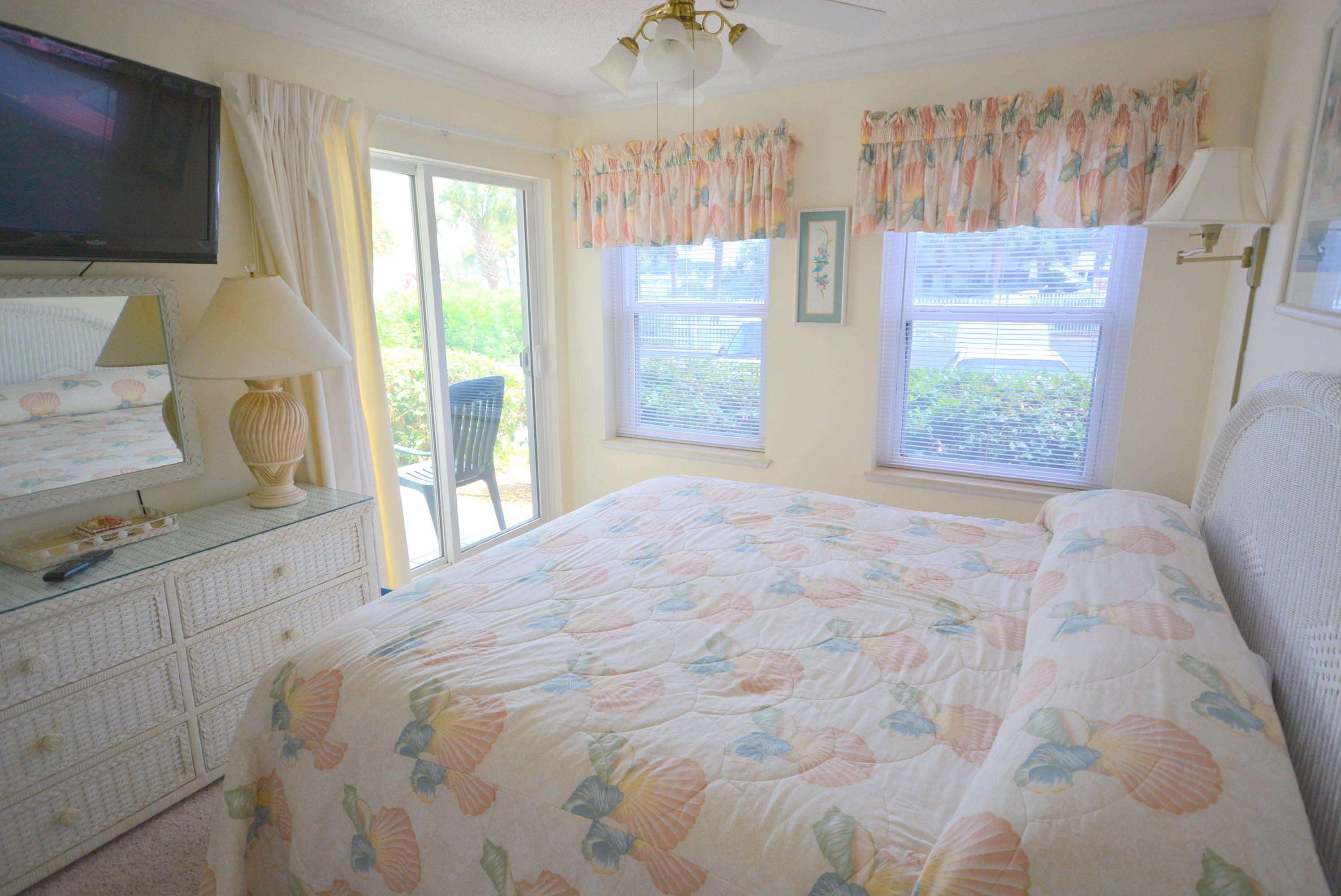 POOLSIDE VILLAS CONDO - Residential