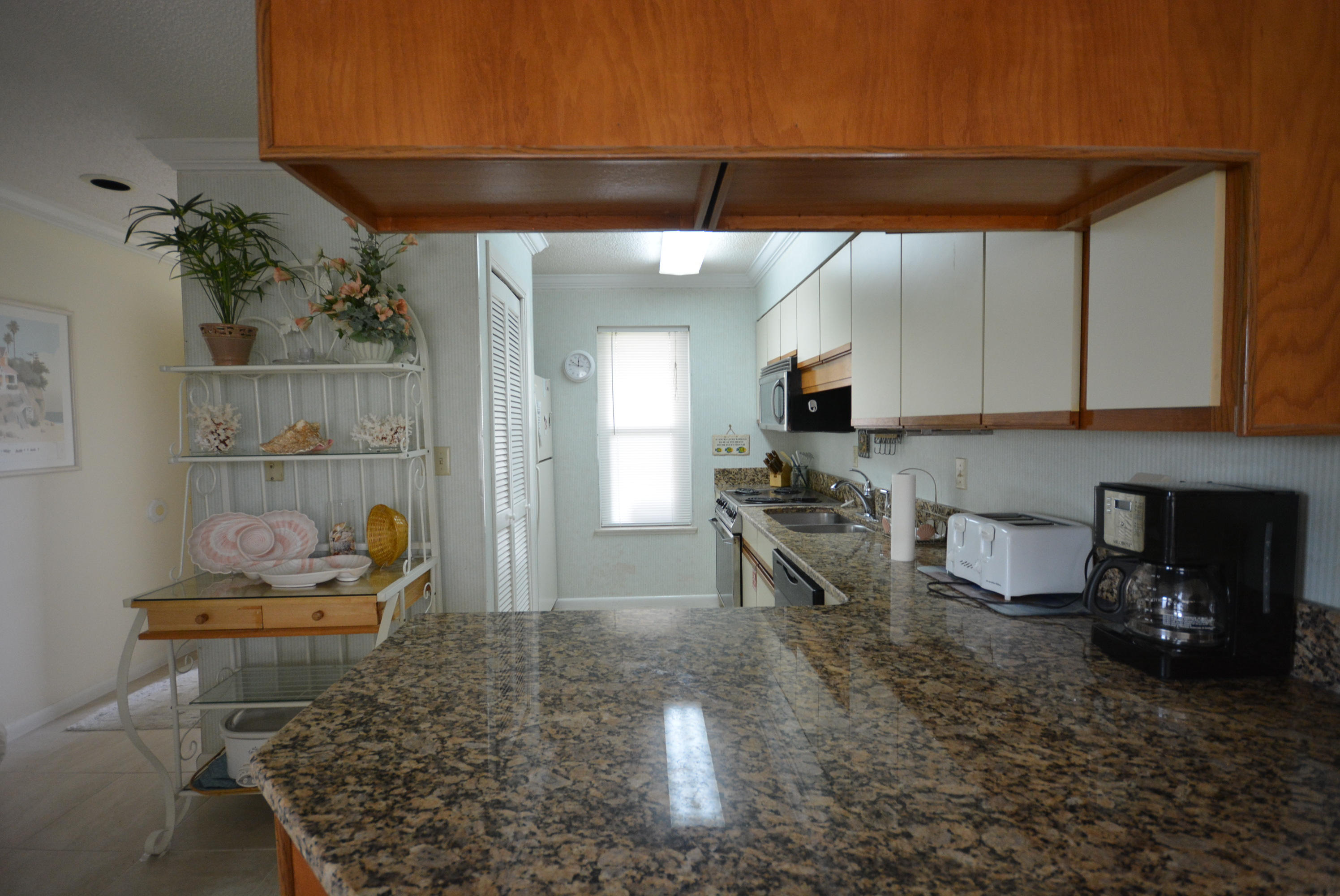 POOLSIDE VILLAS CONDO - Residential