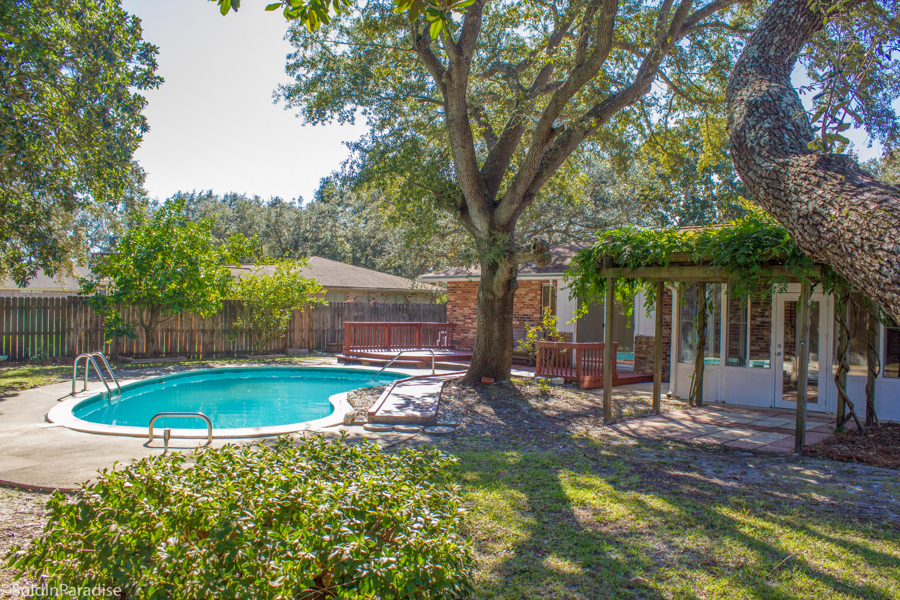 LAKE LORRAINE ESTATES 2 - Residential