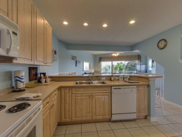 BEACH POINTE T/H - Residential