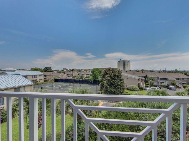 BEACH POINTE T/H - Residential