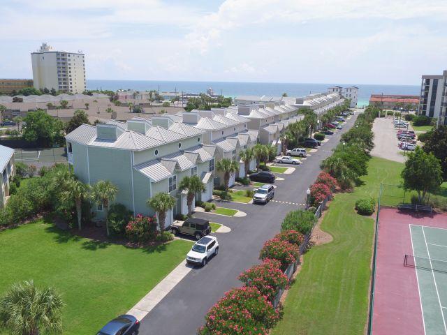 BEACH POINTE T/H - Residential