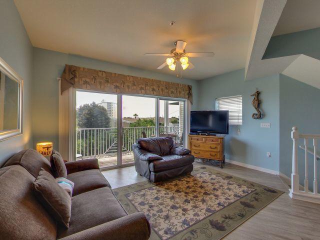 BEACH POINTE T/H - Residential