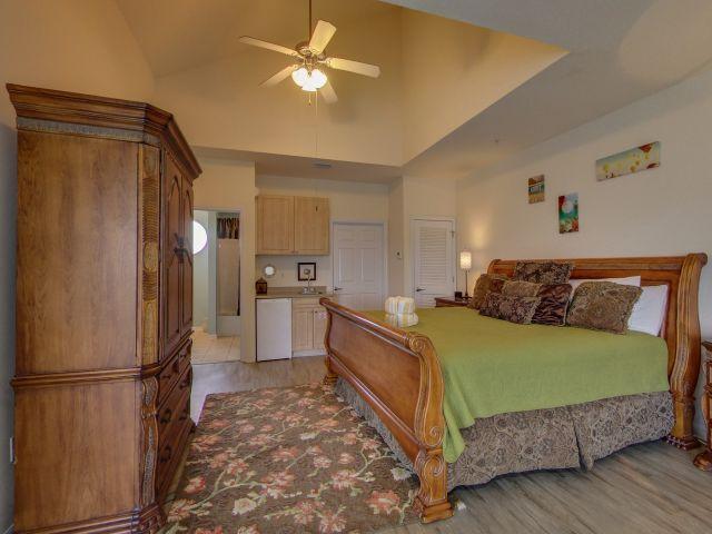 BEACH POINTE T/H - Residential