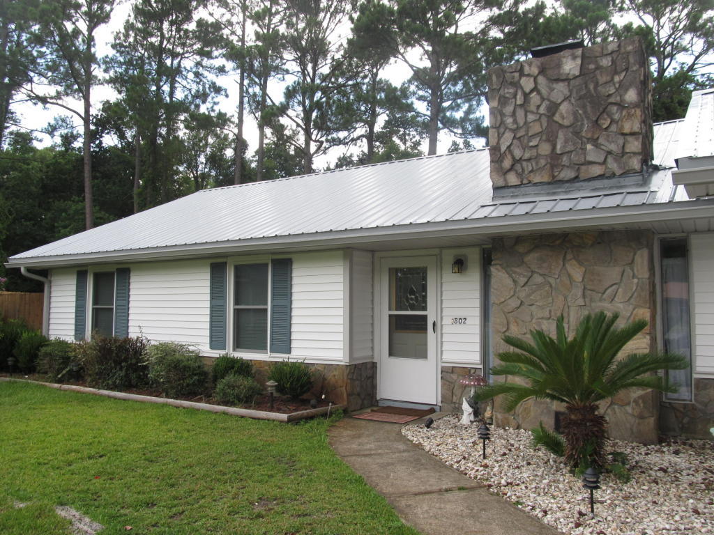 This home is situated in the beautiful and neighbor friendly Northgate Estates community. Home is on a double cul-de-sac street with no through traffic! An inviting picnic area greets you upon entering the home. Wood and tile flooring throughout. The dining area lead to a gorgeous back deck and large fenced in backyard. Home features a large garage with privacy shower. No Smoking. No Pets.