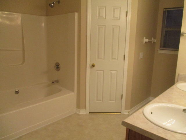 REDSTONE ESTATES - Residential Lease