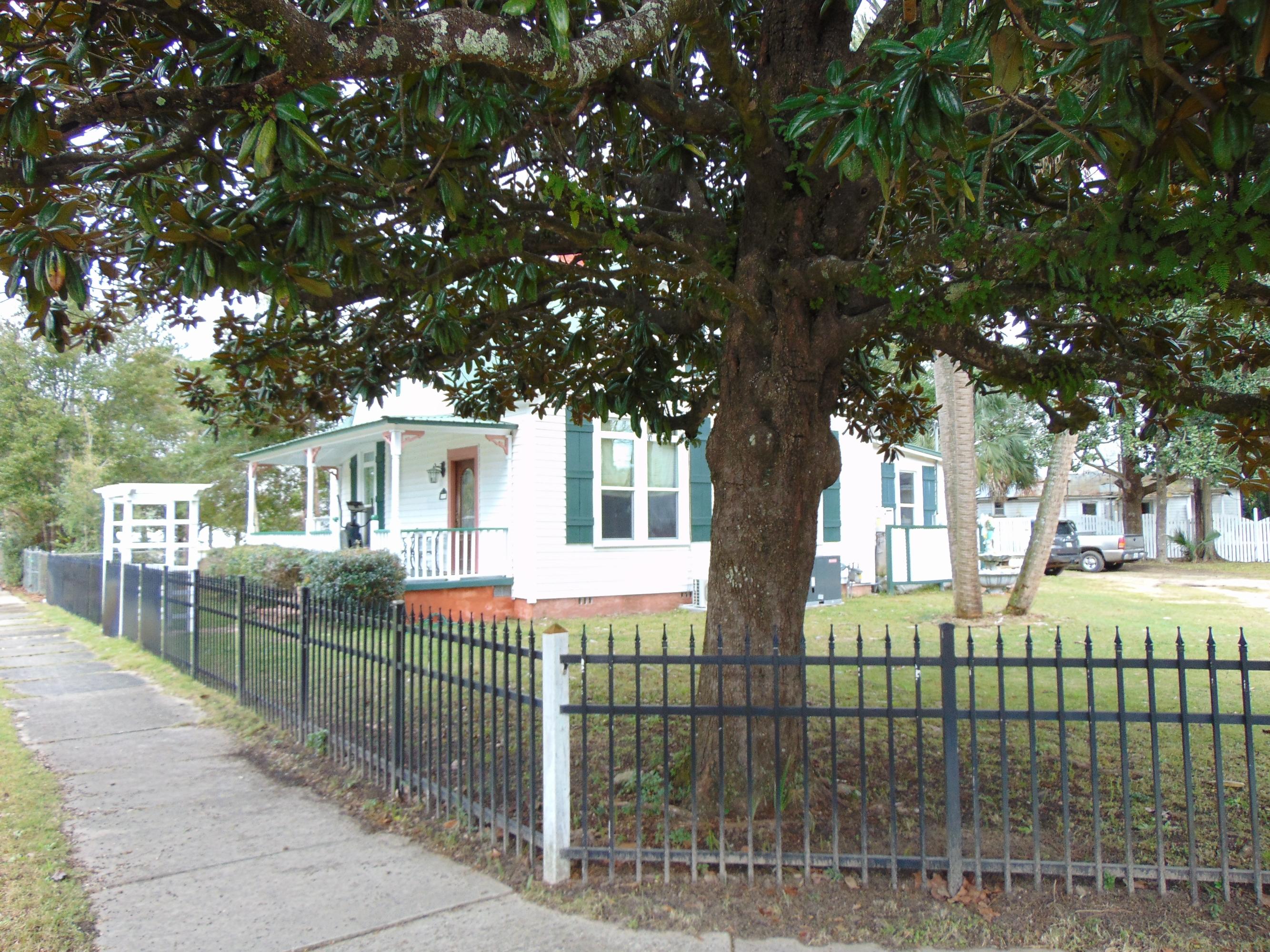 TOWN OF DEFUNIAK SPRINGS - Residential