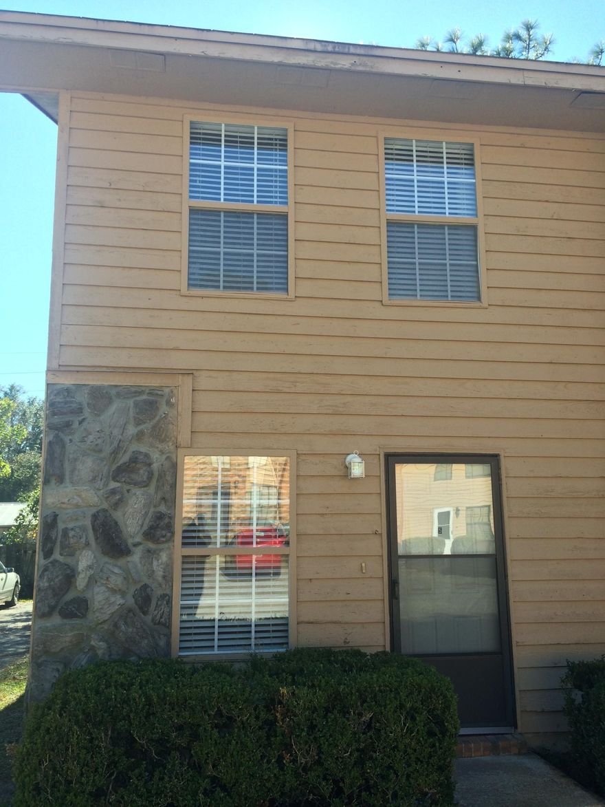 Centrally located end unit in FWB. Recently remodeled and brand new stainless steel appliances. New paint throughout. Tile floors on first level and carpet in upstairs bedrooms. Oversized laundry room off of kitchen with separate outside entrance to private patio area. AC and roof less than 5 years old. Plenty of parking and nice shaded common area with covered gazebo.