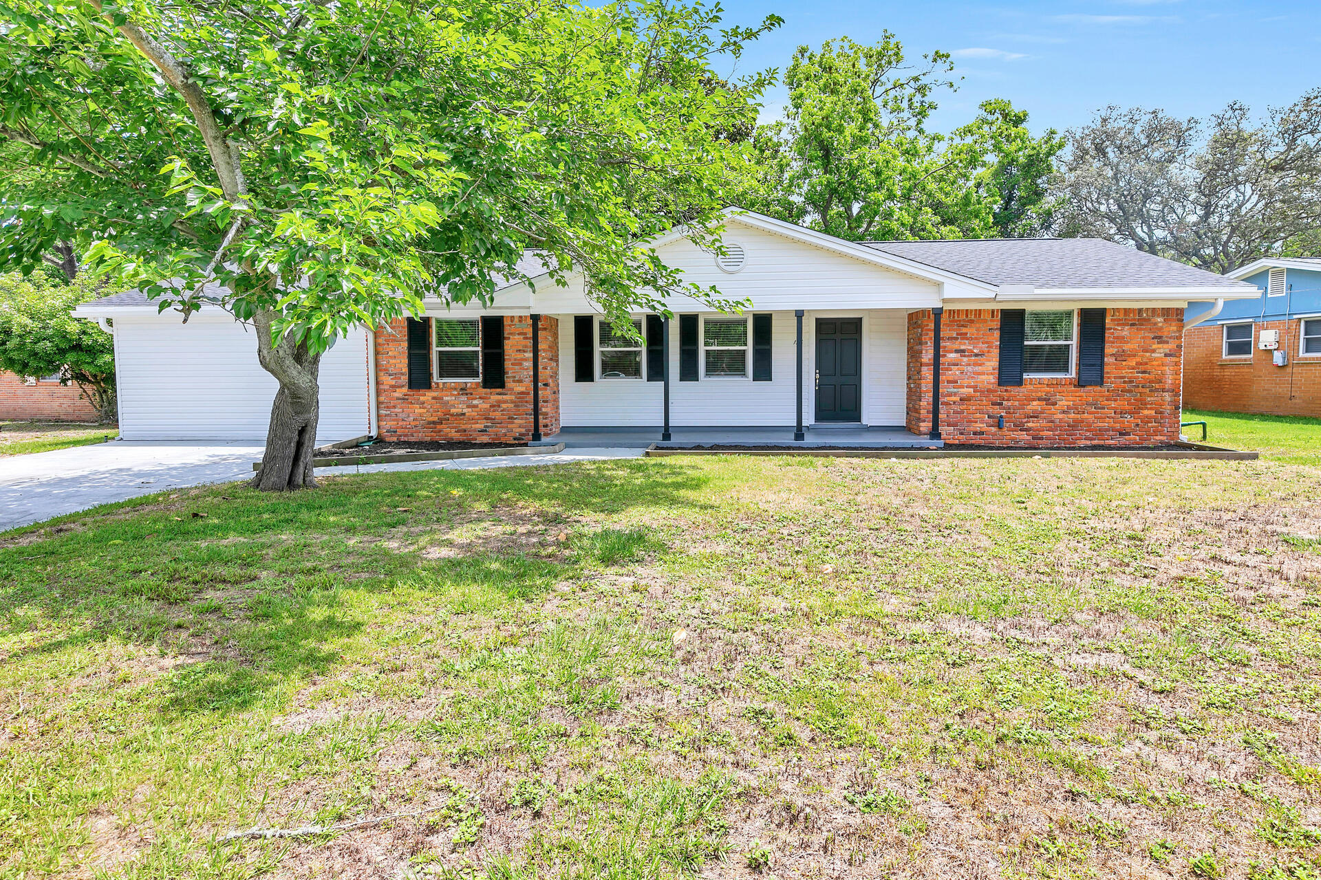 ELLIOTTS POINT 10TH ADDN - Residential