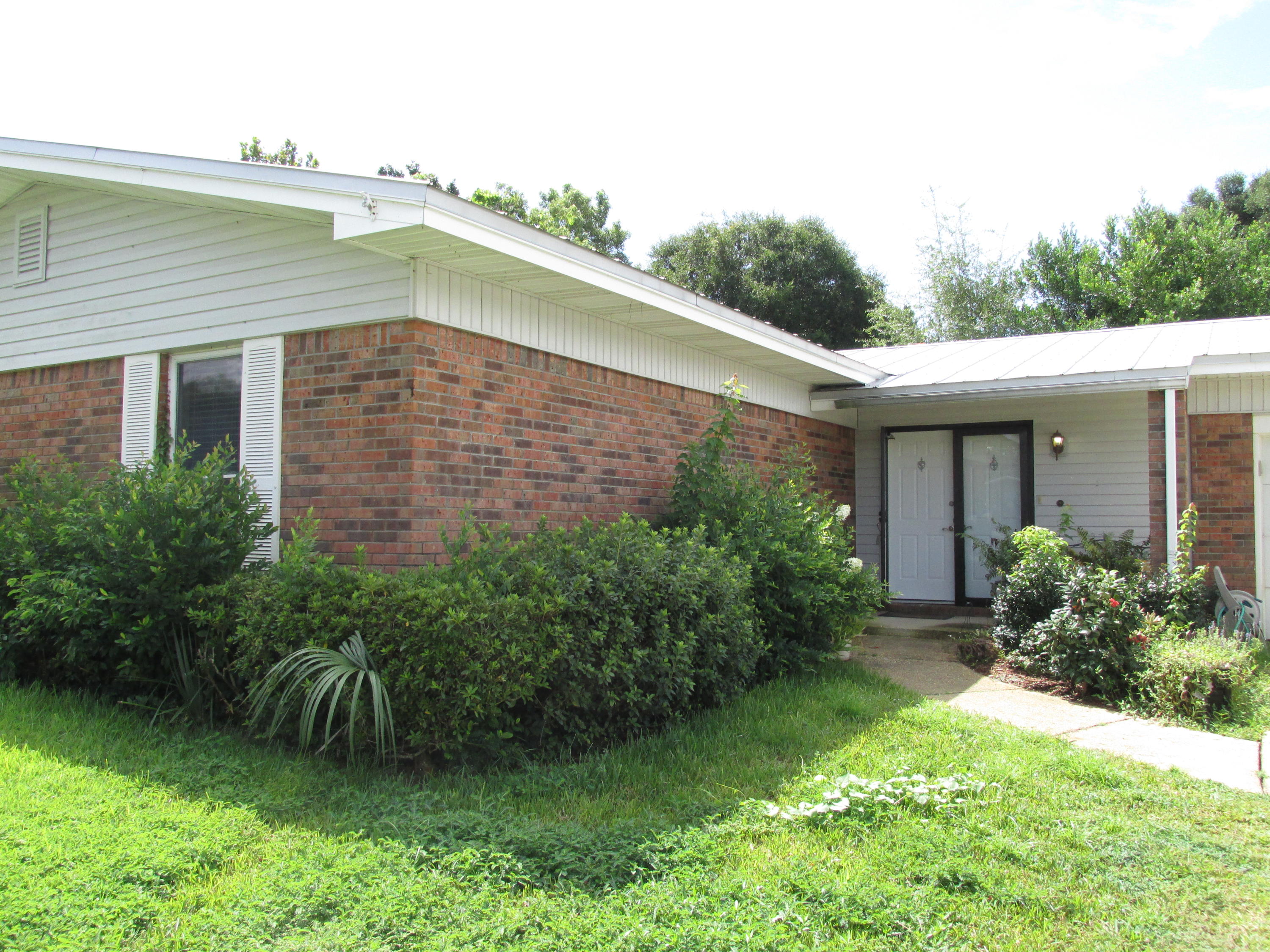 EASTWOOD 8TH ADDN - Residential Lease