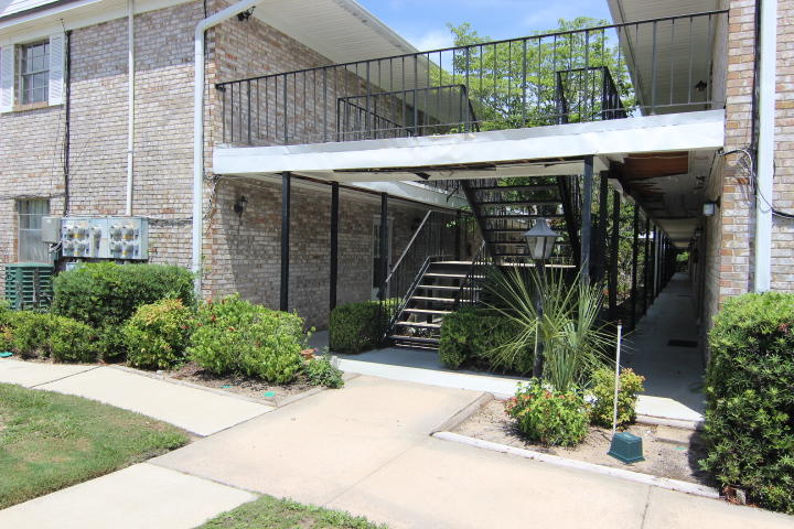 COUNTRY CLUB CONDO - Residential