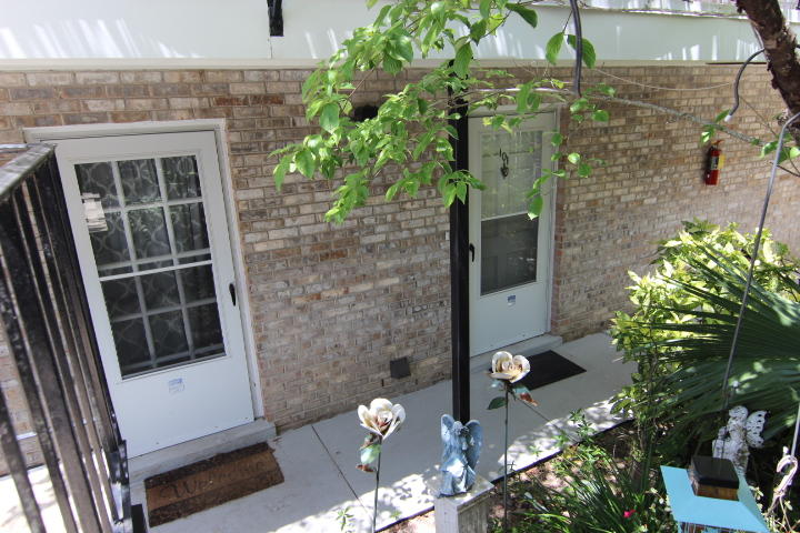 COUNTRY CLUB CONDO - Residential