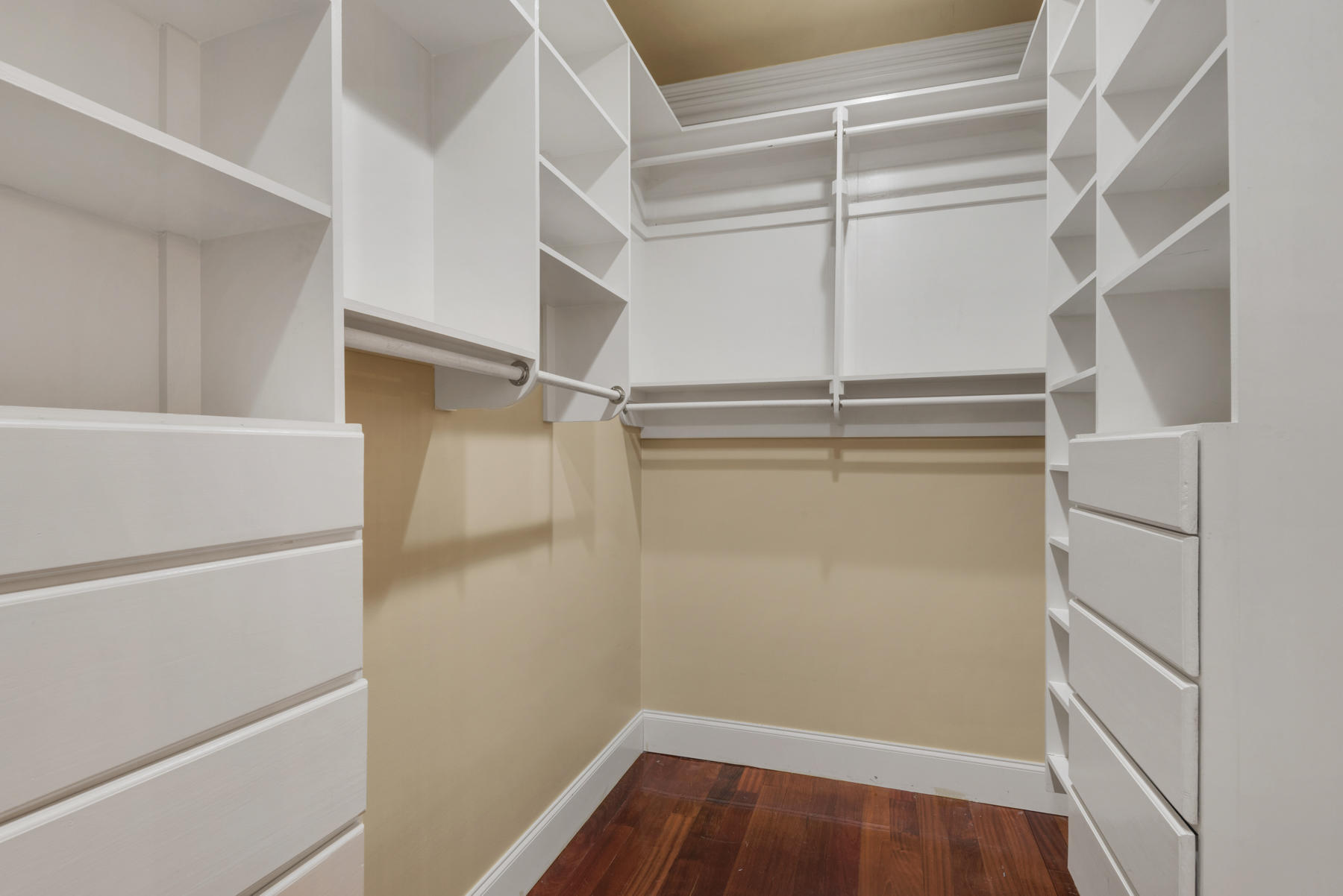 BOTANY BAYOU - Residential