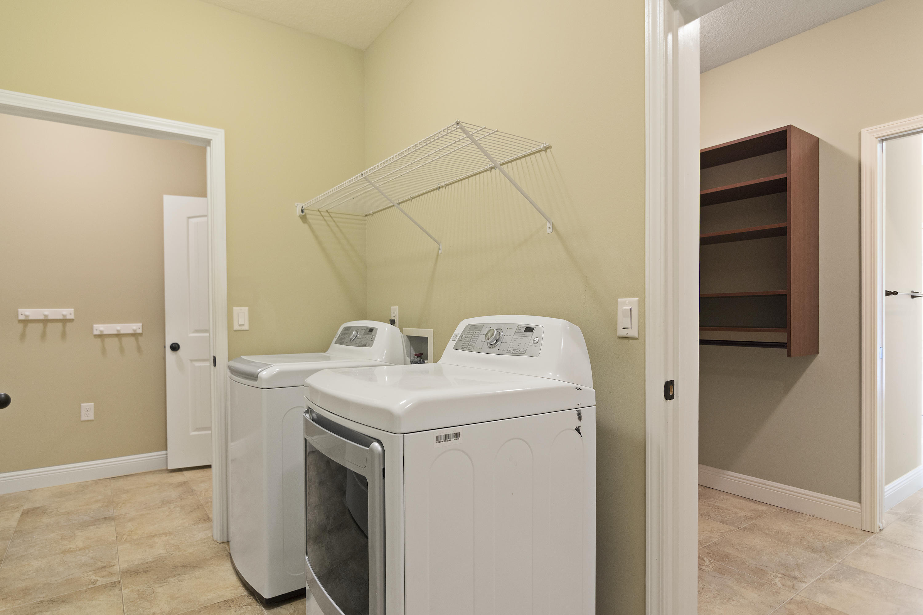 HOLLY HILLS - Residential