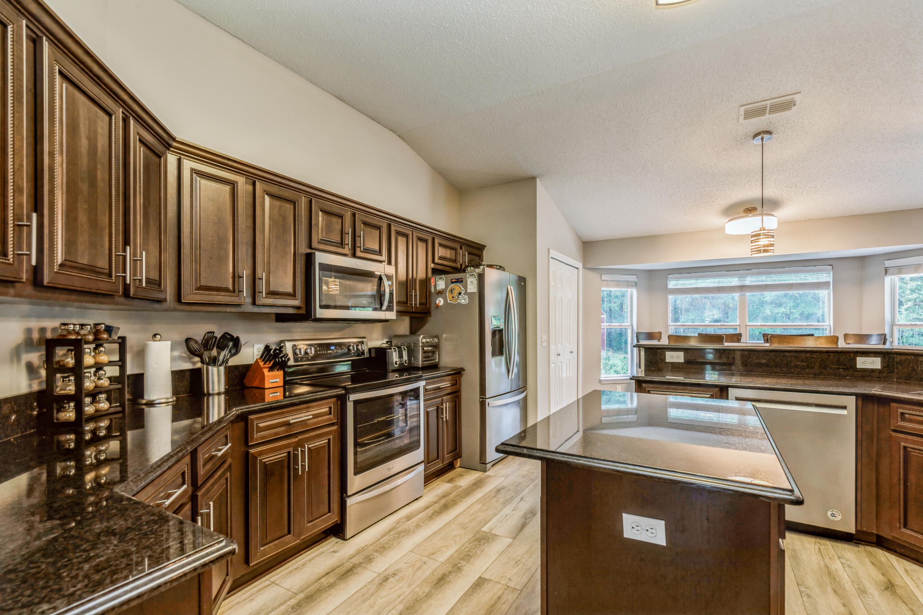 COUNTRYWOOD EST - Residential