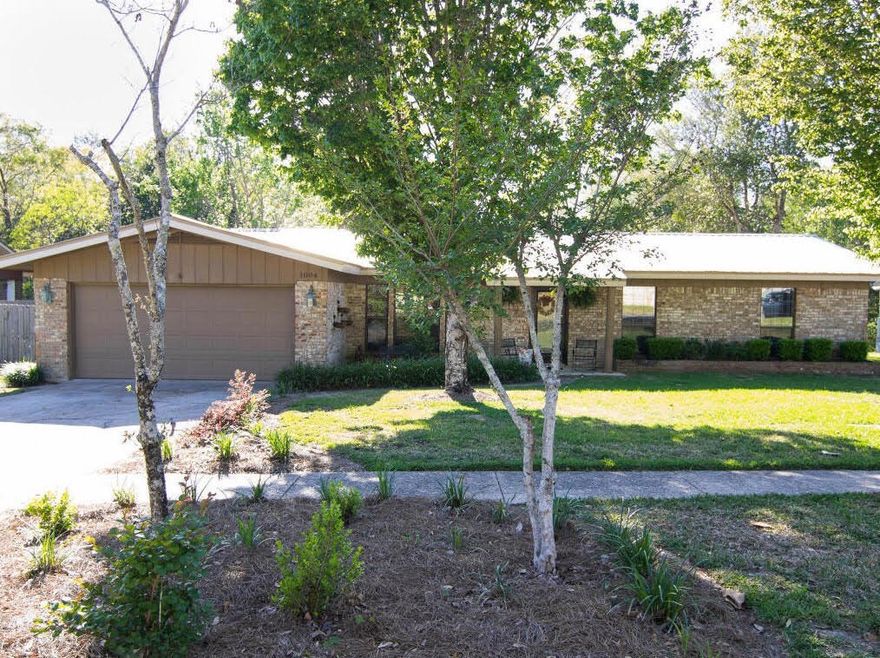 Immaculate pool home in the heart of Niceville. Completely updated all brick home, 3 bedrooms including large master suite, two updated bathrooms, two living spaces, a large in-ground pool and huge fenced yard. Quaint neighborhood features sidewalks that you can walk to shopping and schools. Zoned for Niceville schools including Plew Elementary, Ruckel Middle School, and Niceville High School. Metal roof, new pool pump 2018, new sprinkler pump 2018, pool liner to be replaced before closing, Termite bond with Florida Pest Control. Great home at a a great price- call today!