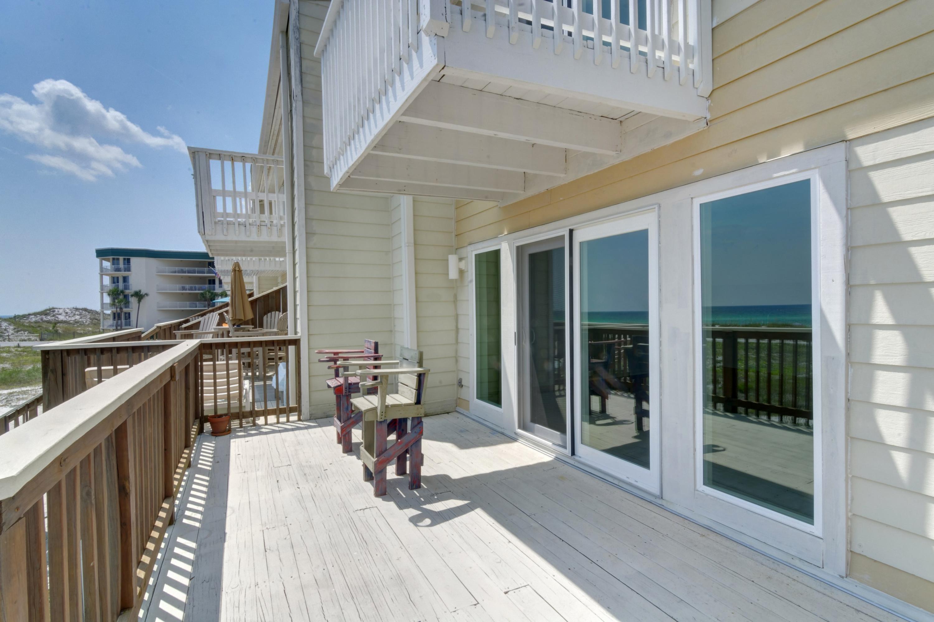 BEACHFRONT T/H - Residential