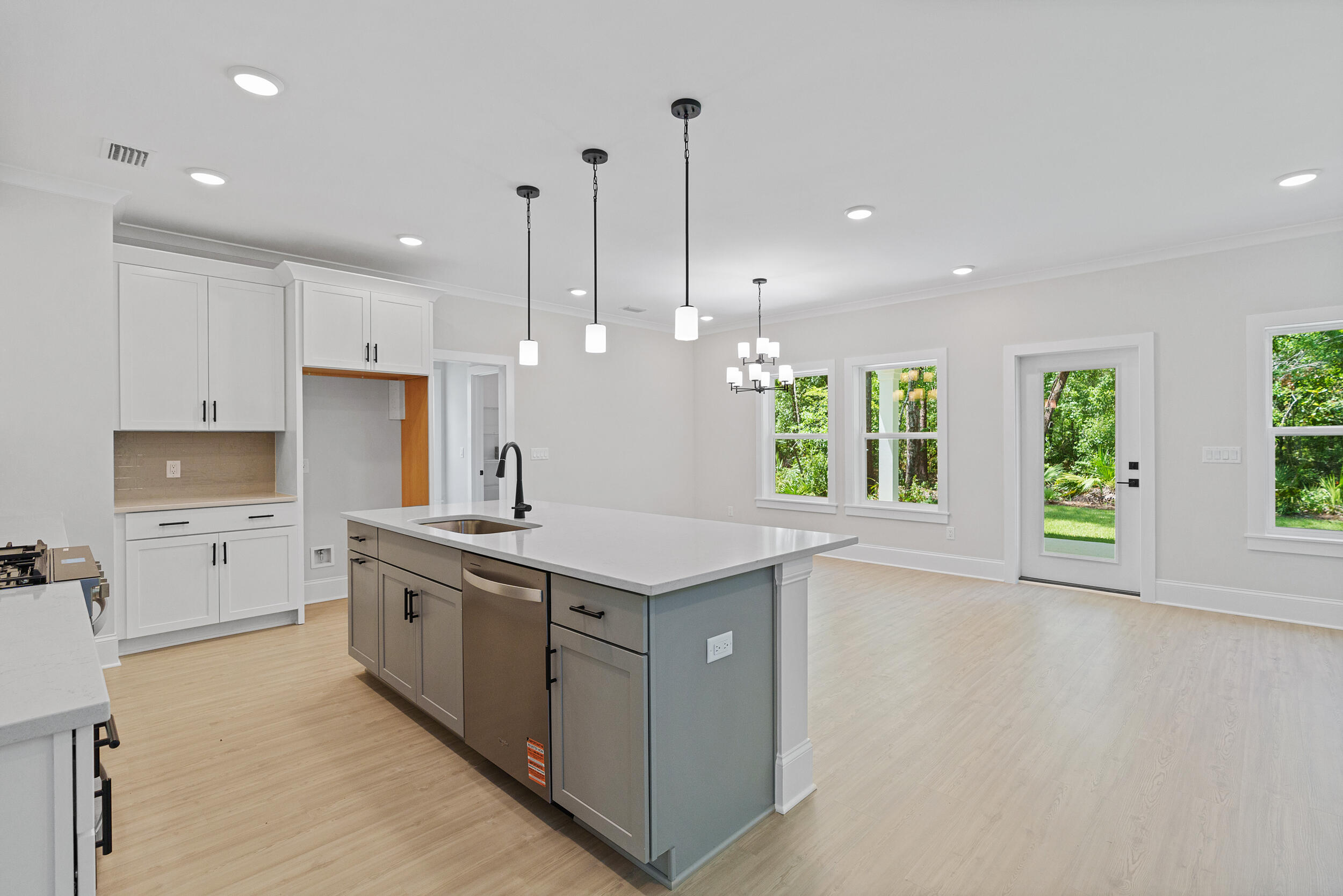 MAGNOLIA BAY ESTATES - Residential