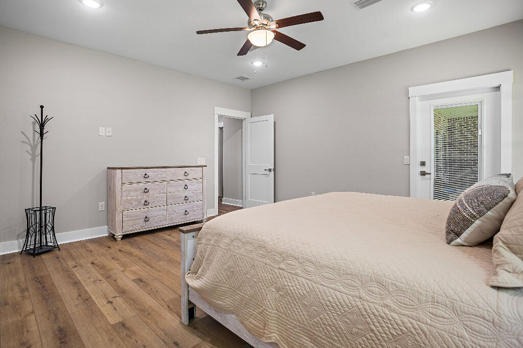 HOLLEY SHORES - Residential