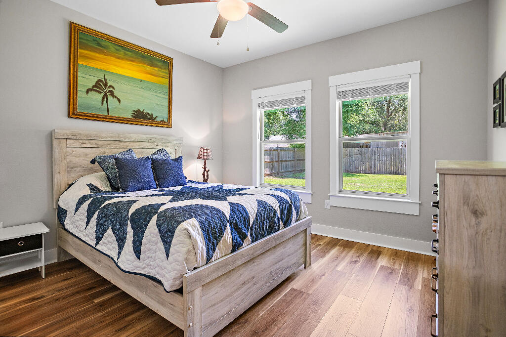 HOLLEY SHORES - Residential