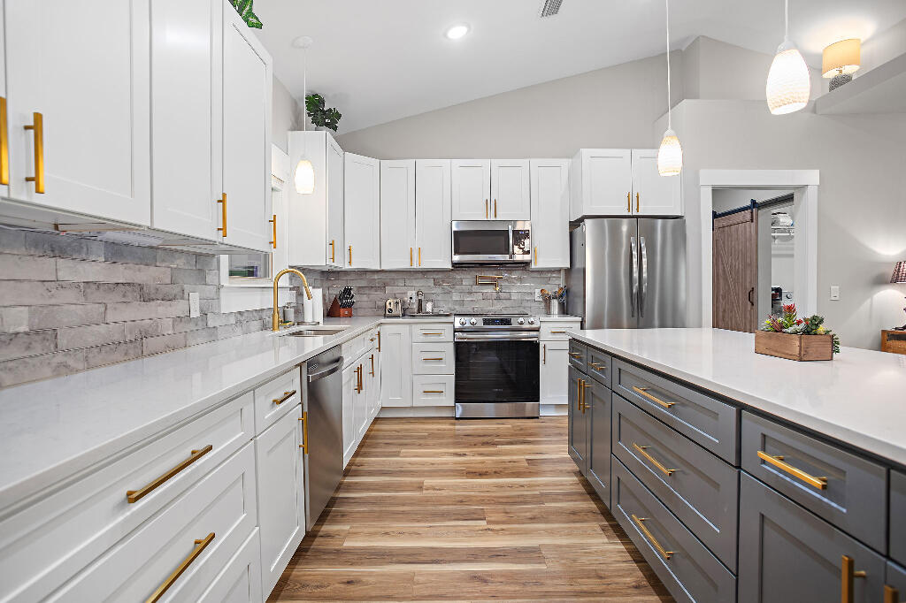 HOLLEY SHORES - Residential