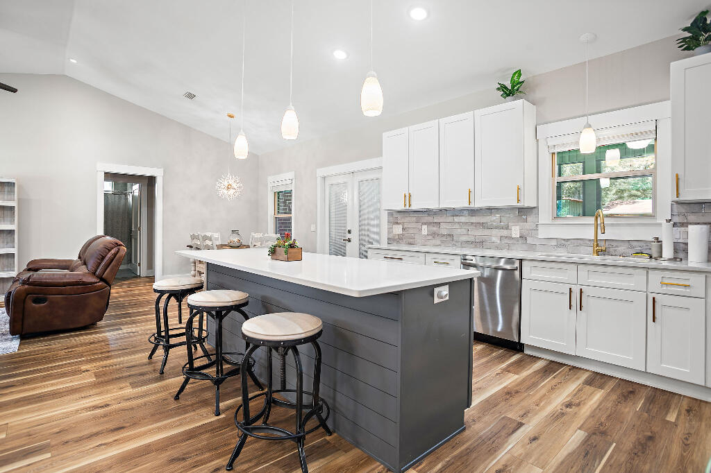 HOLLEY SHORES - Residential