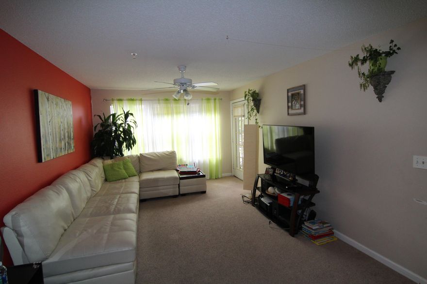 Perfect location in the heart of Destin. Nice 3 bedroom, 2 bath condo. Low ma. fees. Indian Lake features on site rental dept.,clubhouse, pool & work out facility.