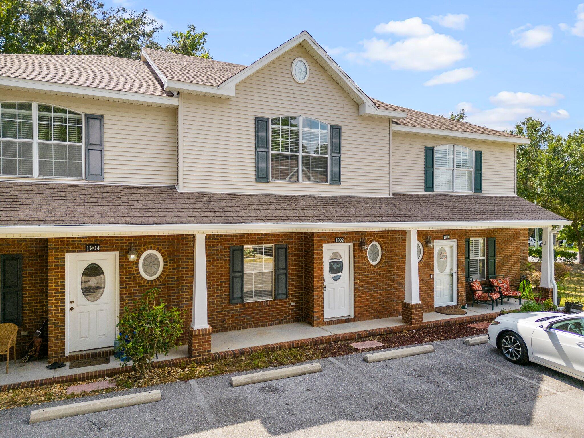 Welcome to this charming townhome located in the heart of Niceville. This 2 bedroom, 2 bathroom home boasts a spacious kitchen perfect for cooking and entertaining. The open and bright layout allows for plenty of natural light to fill the space, creating a warm and inviting atmosphere. Step outside onto the front porch and enjoy your morning coffee or evening sunset. This townhome is the perfect place to call home in the desirable community of Niceville.
