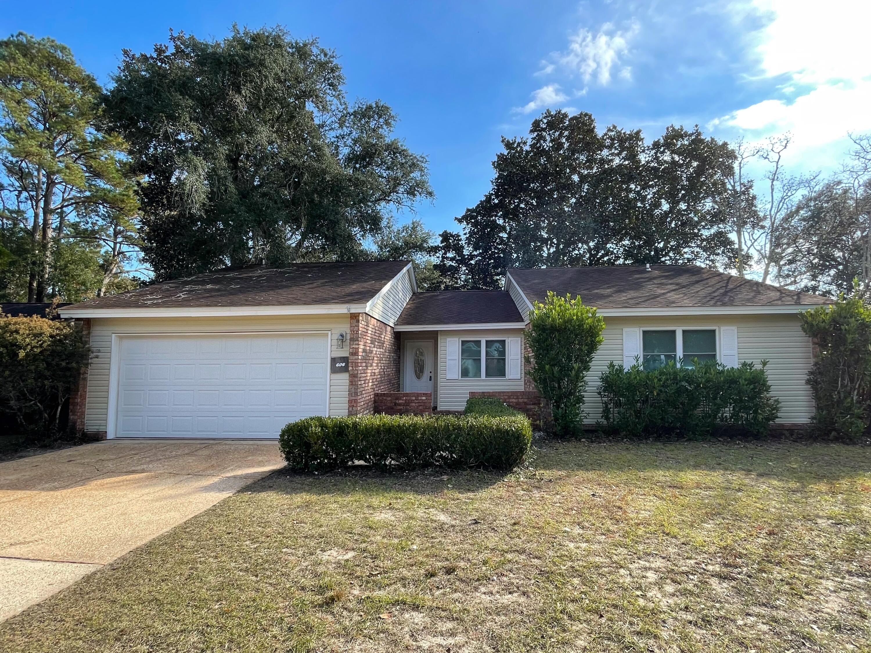 Lovely 3BD/2BA home in a wonderful neighborhood. Open floorplan flowing through the living room, dining room and kitchen. Thoughtfully functional kitchen with tons of granite countertops and cabinet space. Fenced backyard on the bayou. Large bedrooms. 2 car garage. Separate laundry room. All on a quiet cul-de-sac in Central Niceville. Close to schools, shopping, Eglin AFB, Duke Field, EOD school, and 7SFG. Tenants must be non-smokers and have great credit.