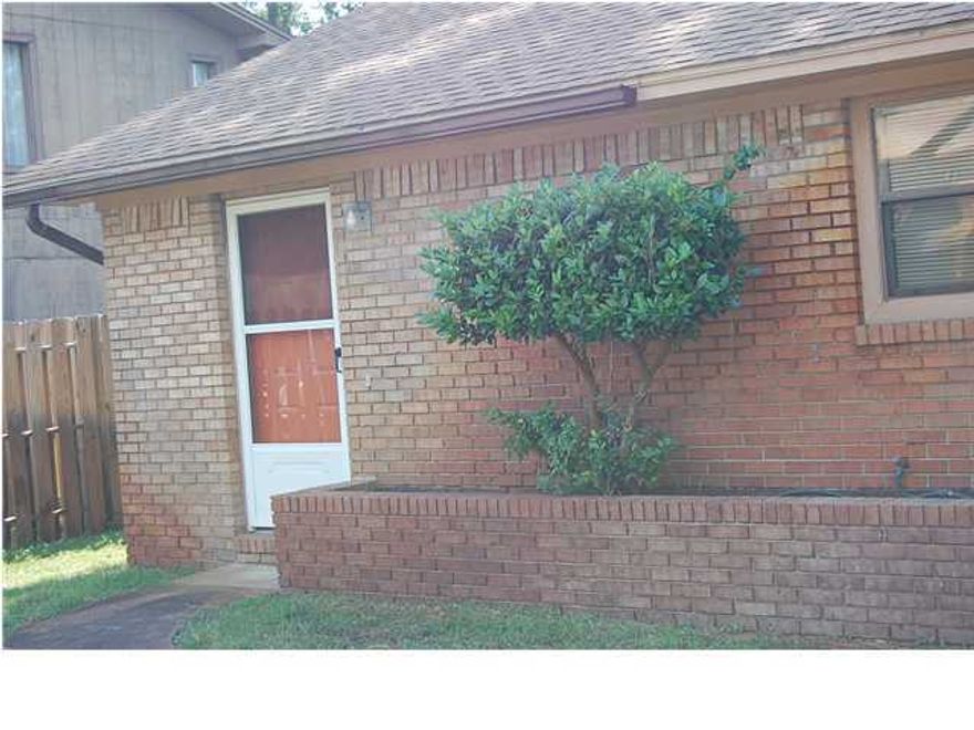 Very roomy unit on corner lot with large living room and cozy fireplace, spacious kitchen with plenty of cabinet and counter space, separate dining area and nice size bedrooms. Don't miss out on viewing this unit! Call office for an appointment.