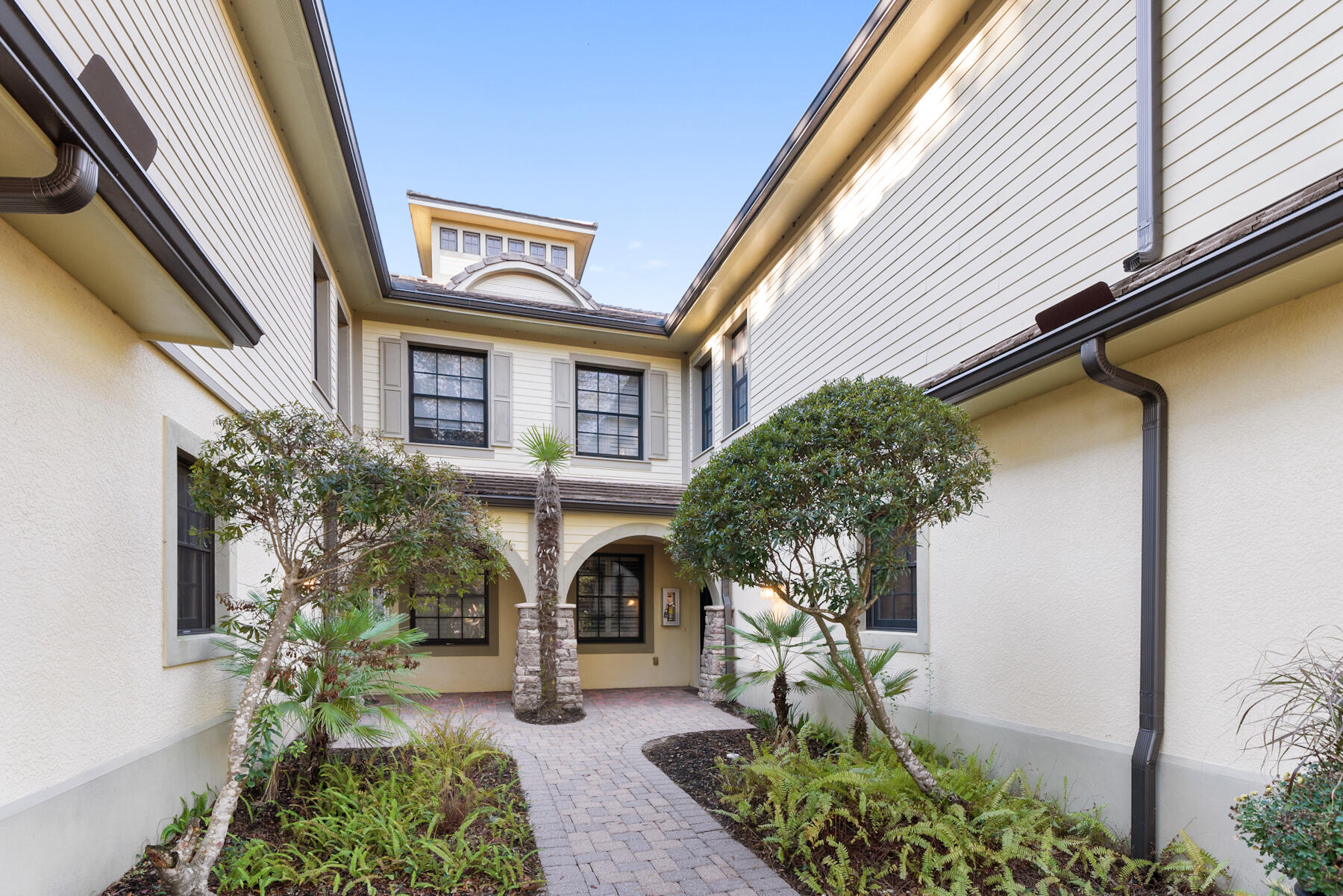 WILD HERON - CLUBSIDE II - Residential