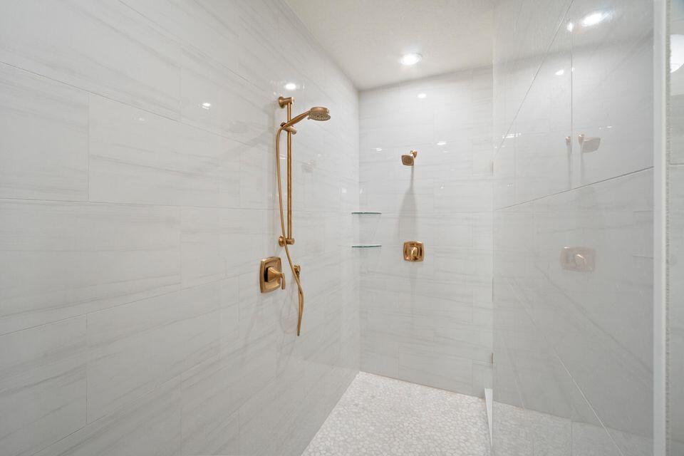 BELLA VISTA HEIGHTS - Residential