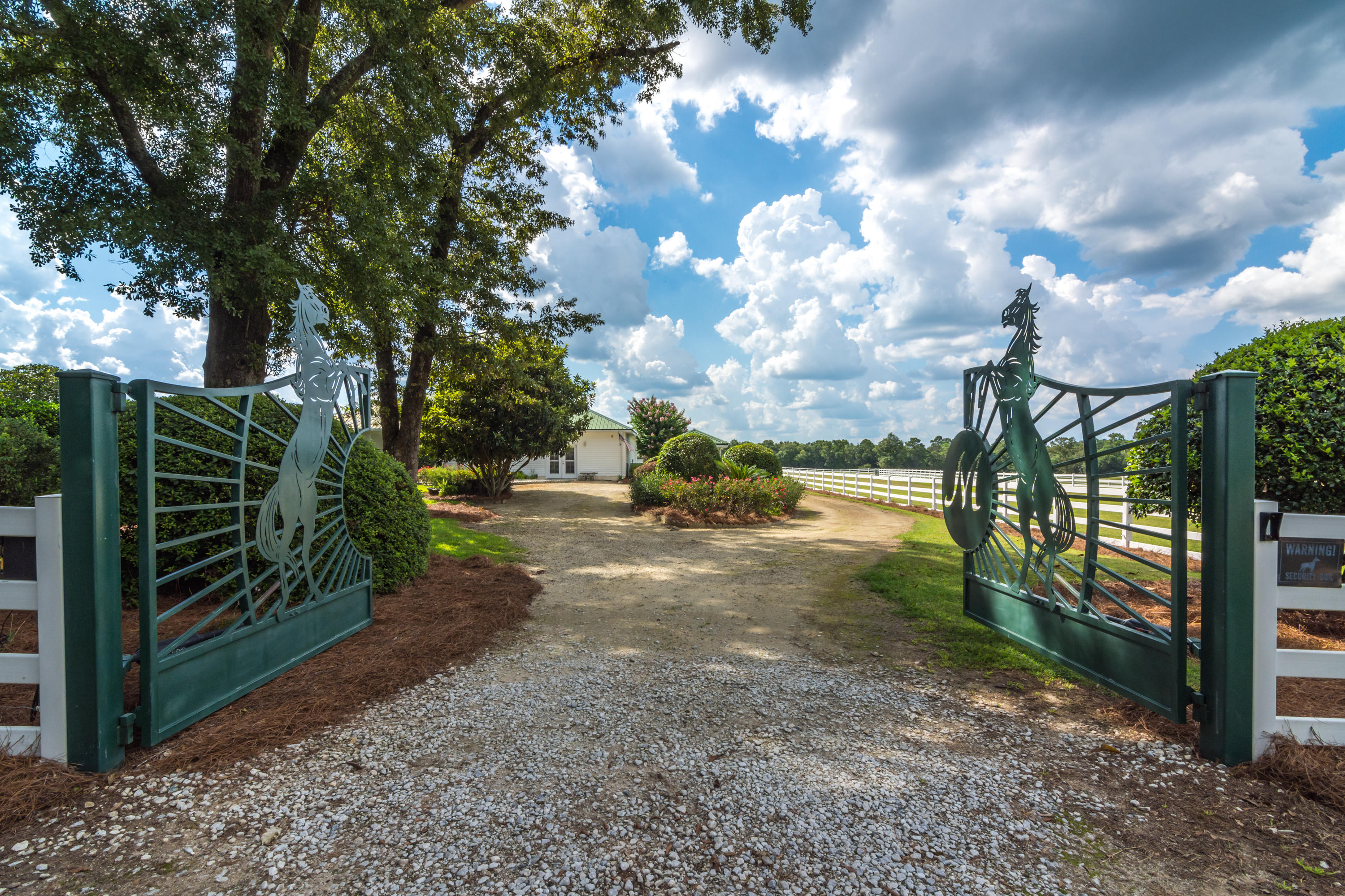 NO RECORDED SUBDIVISION - Residential