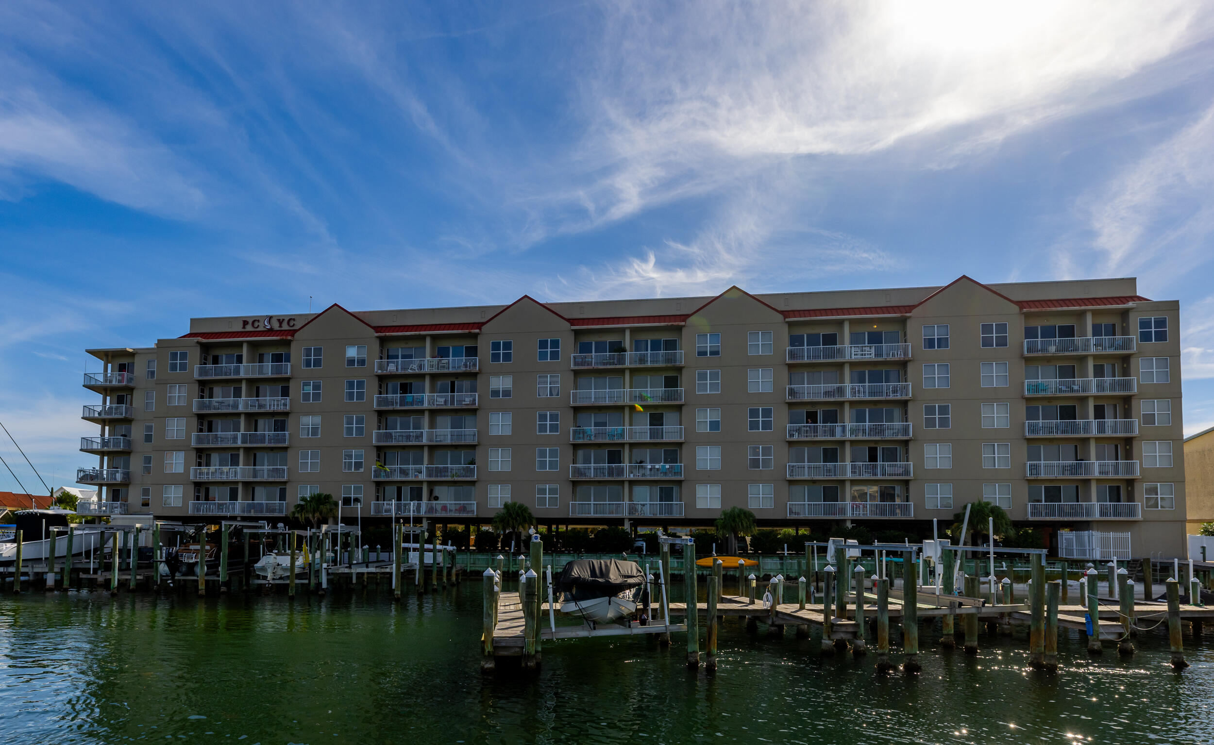 PALM COURT YACHT CLUB - Residential
