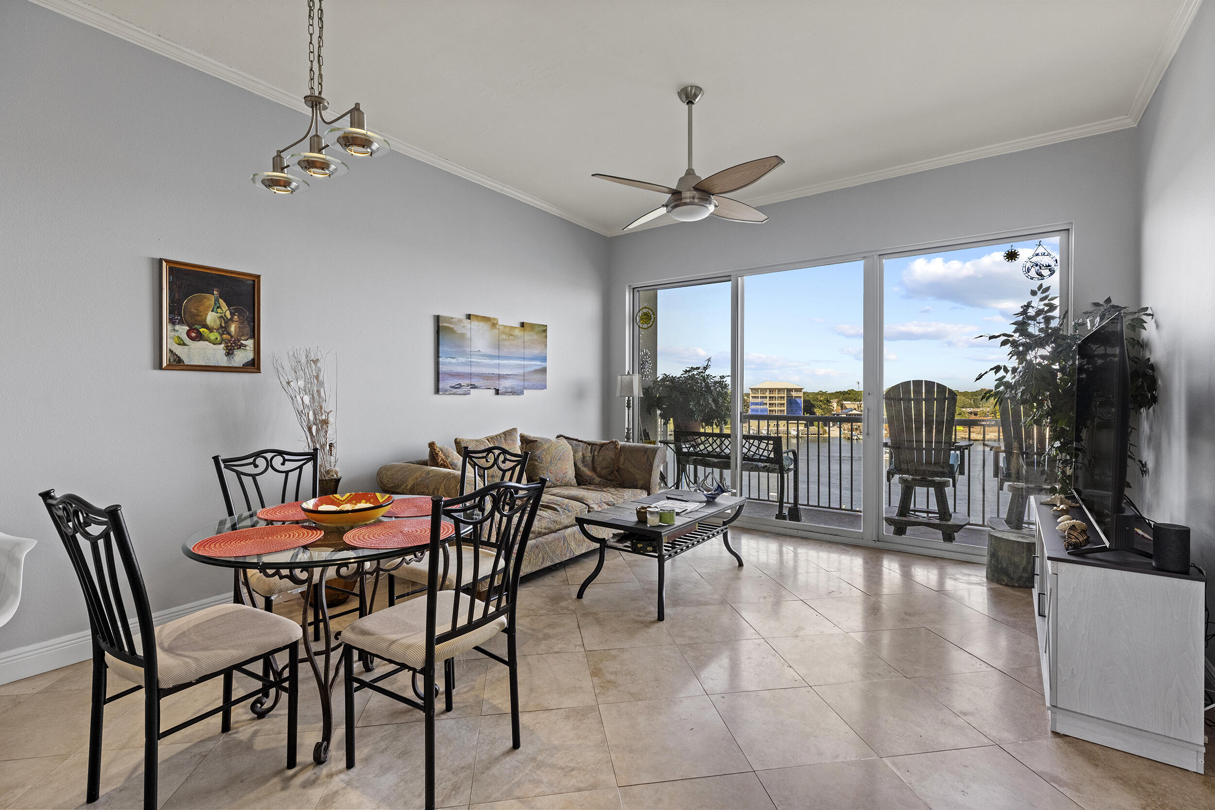 PALM COURT YACHT CLUB - Residential