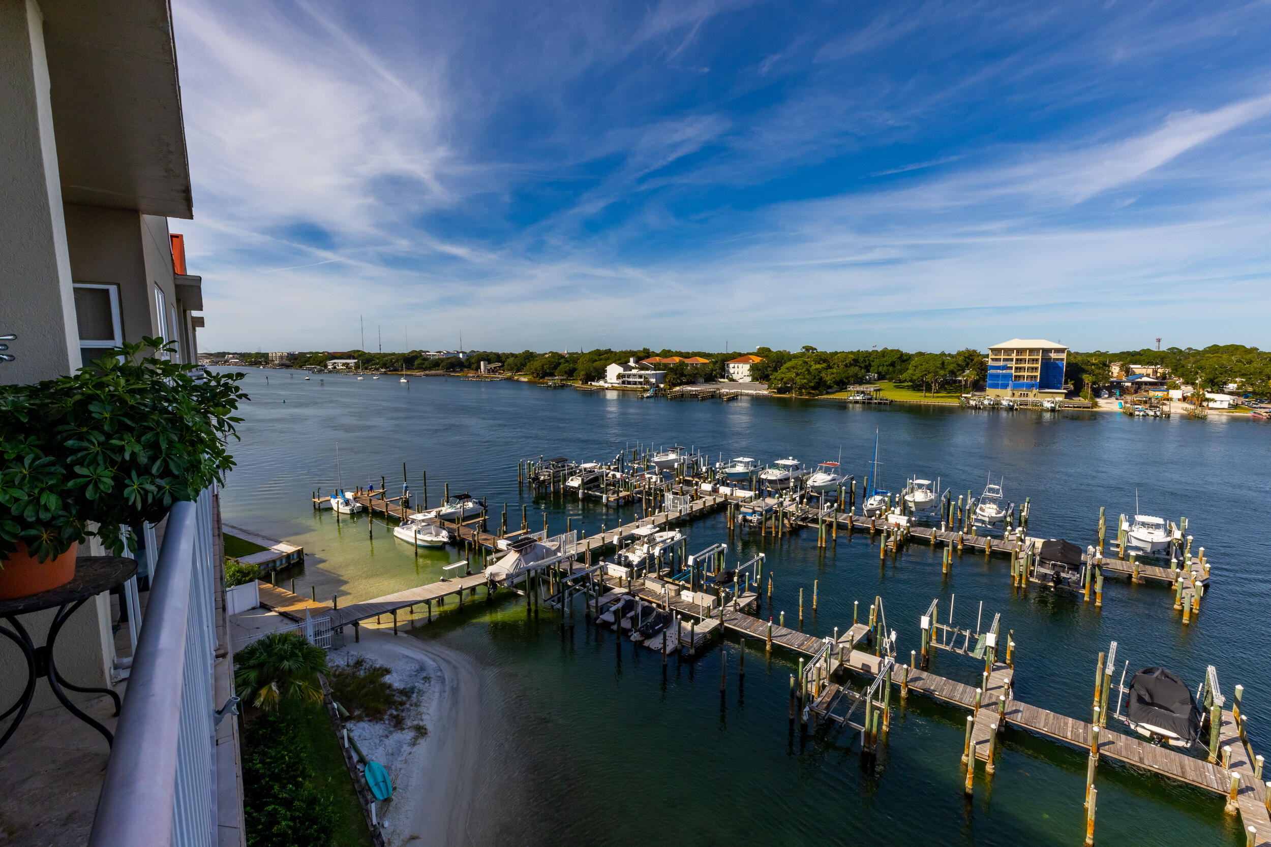 PALM COURT YACHT CLUB - Residential