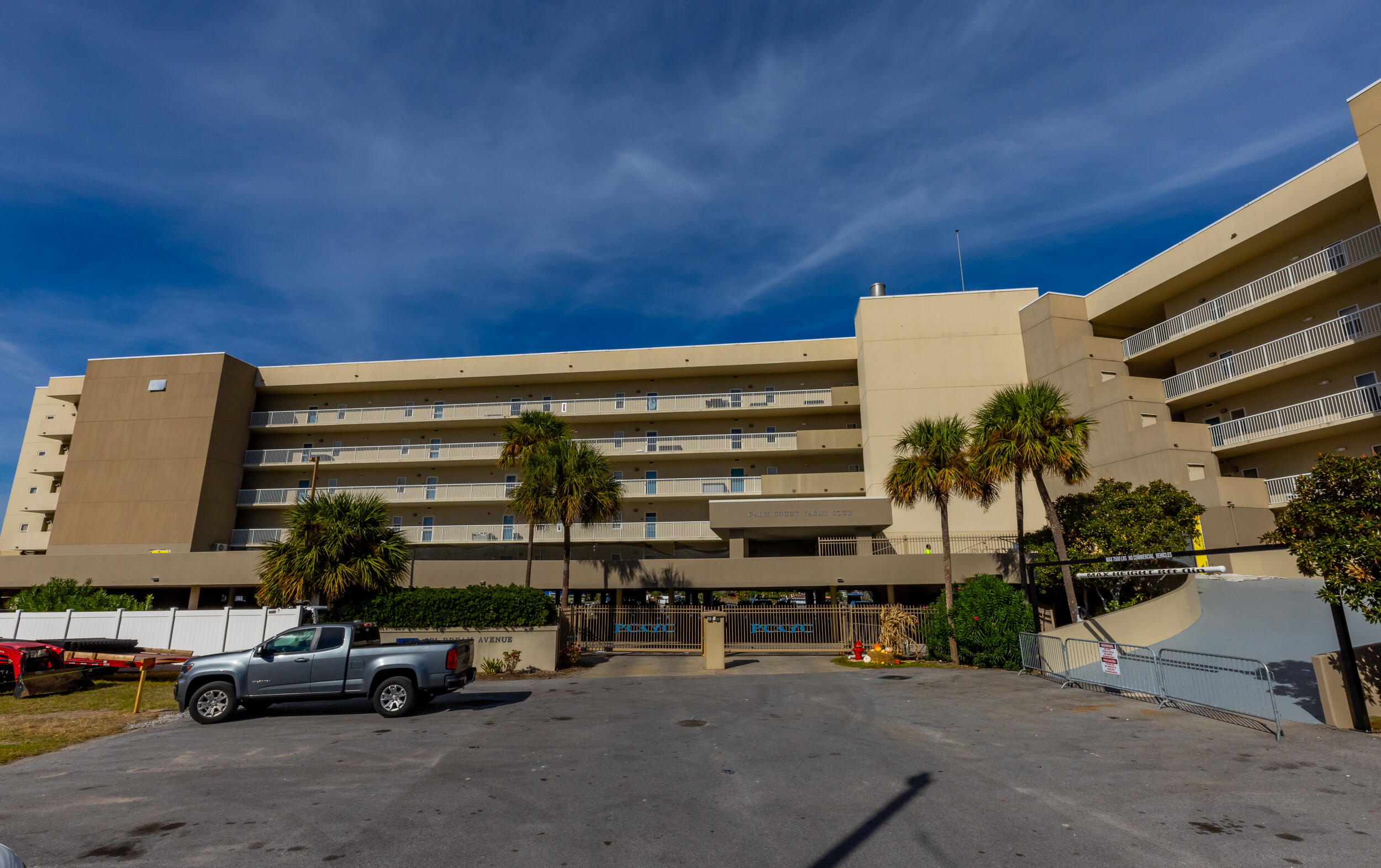 PALM COURT YACHT CLUB - Residential