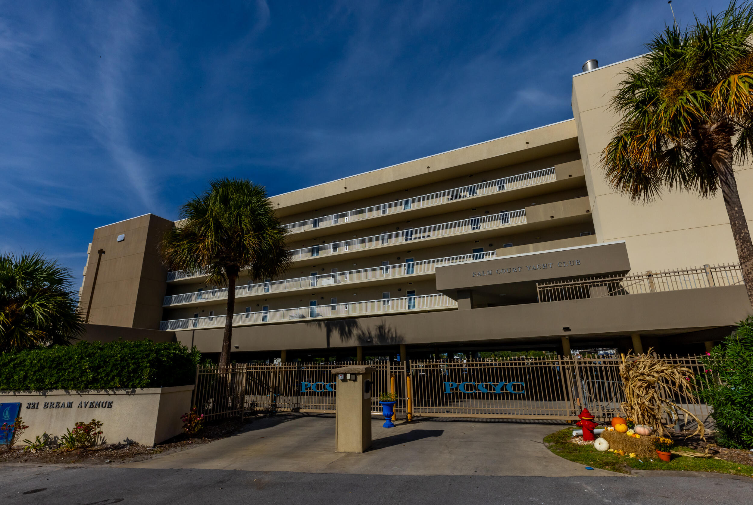 PALM COURT YACHT CLUB - Residential