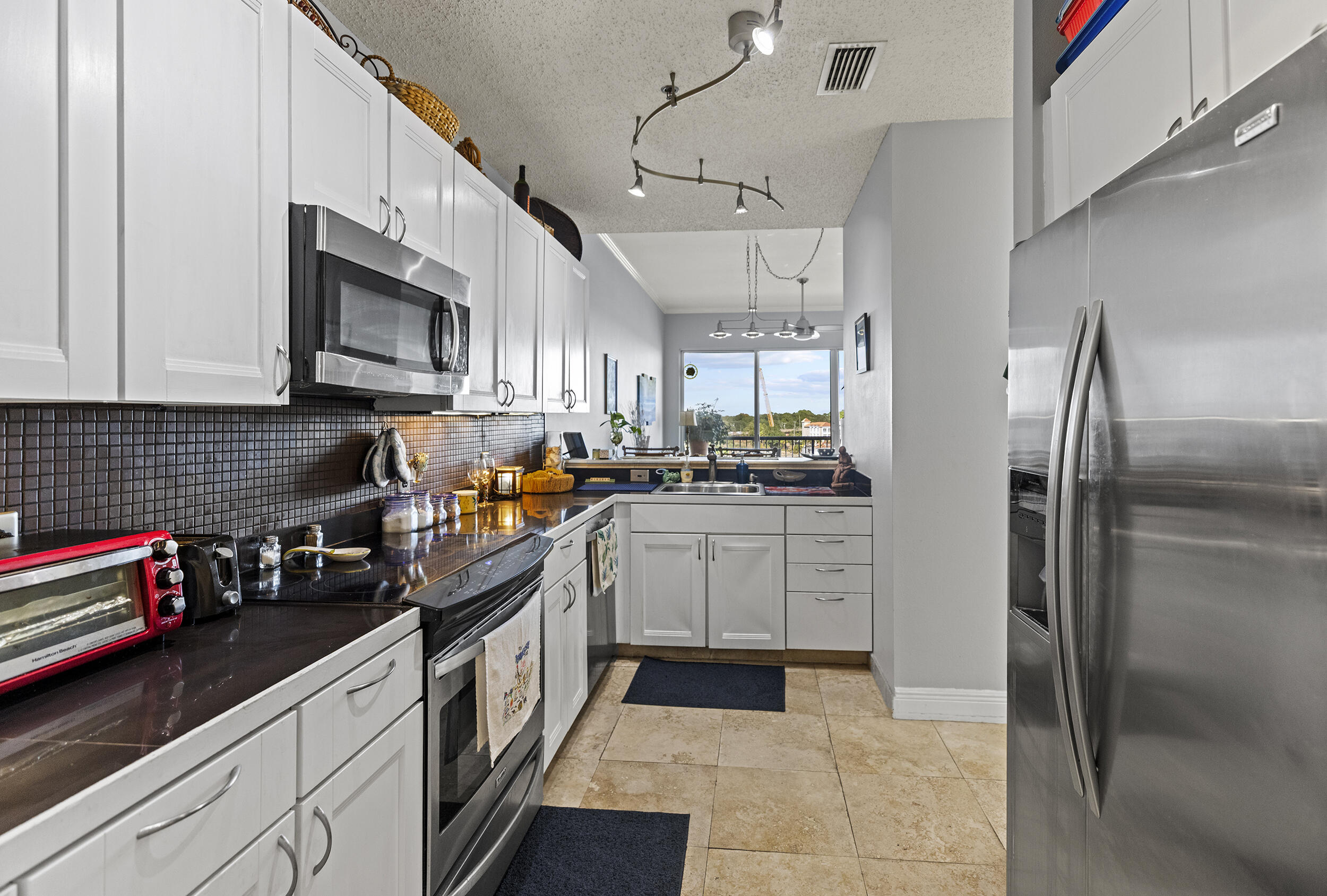PALM COURT YACHT CLUB - Residential