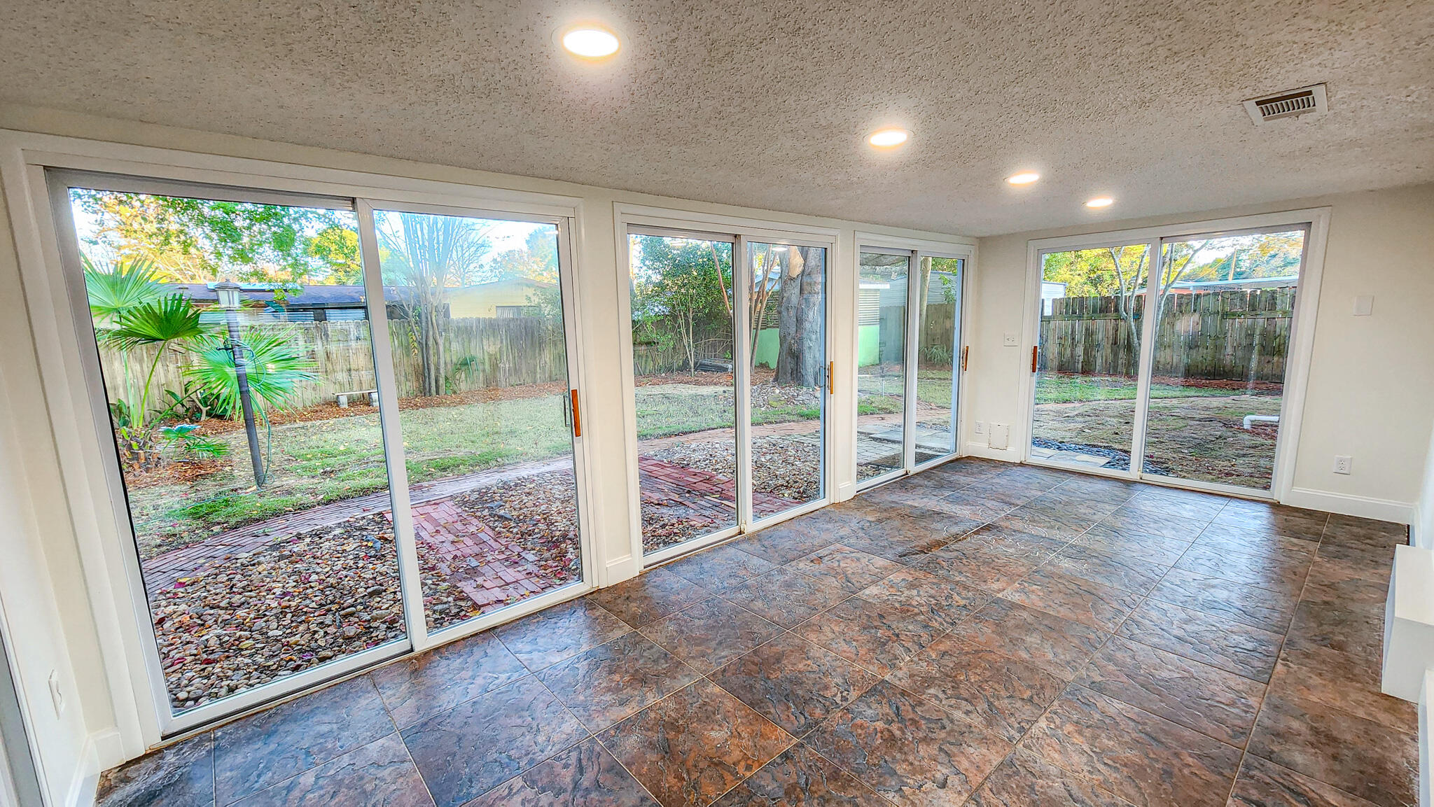 OAK TREE PARK - Residential