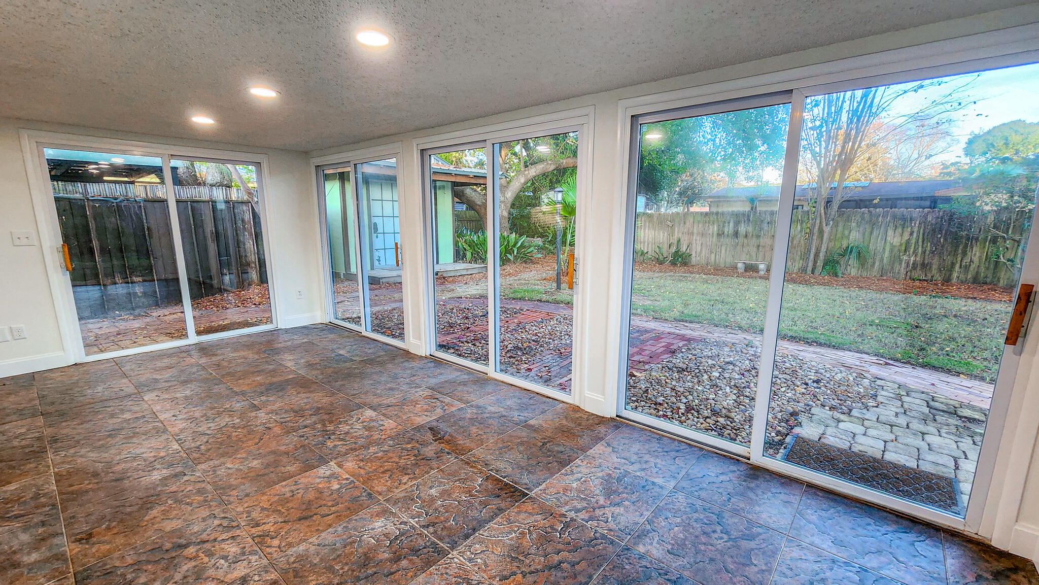 OAK TREE PARK - Residential