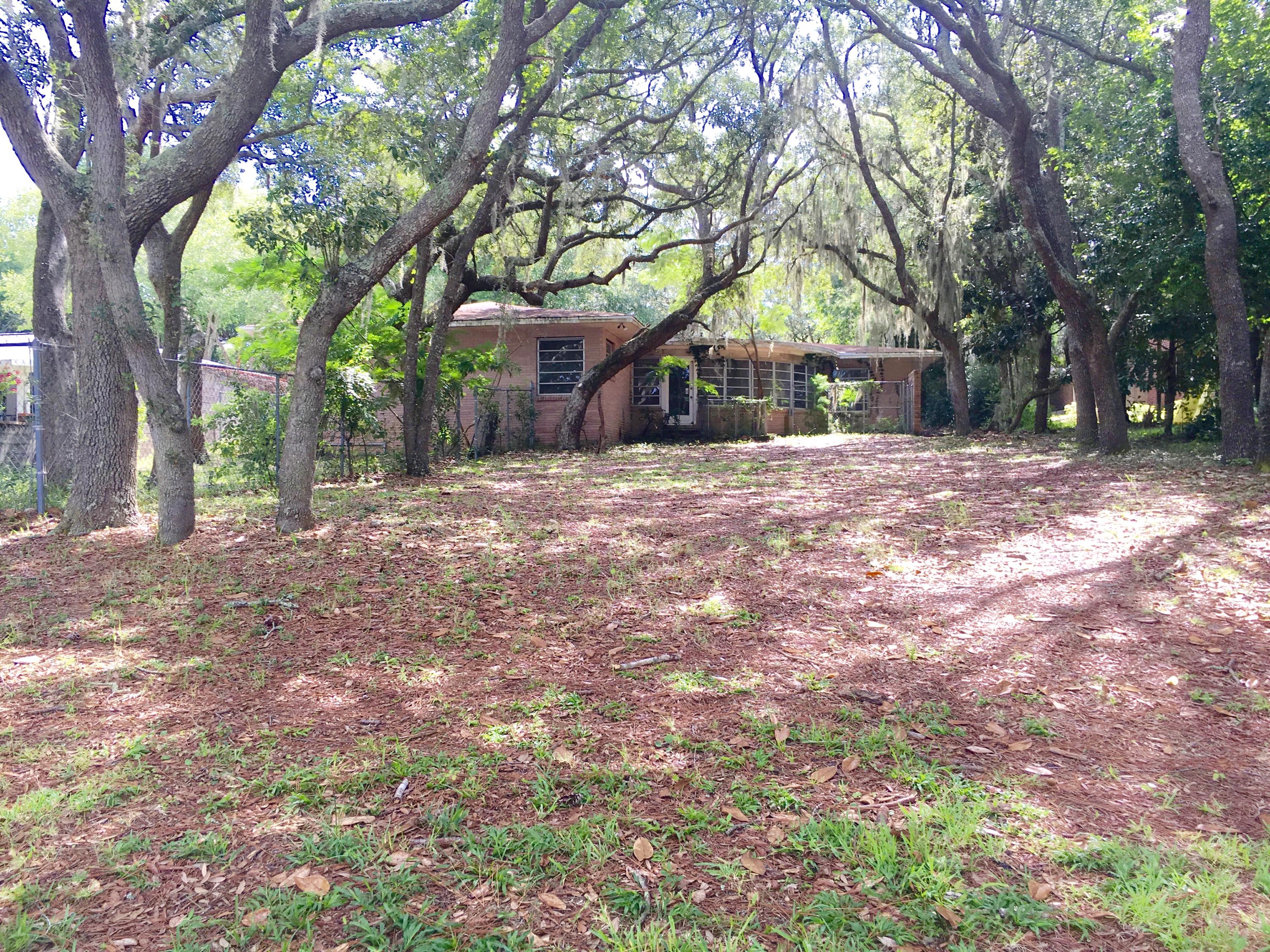 WOODLAND SHORES - Residential