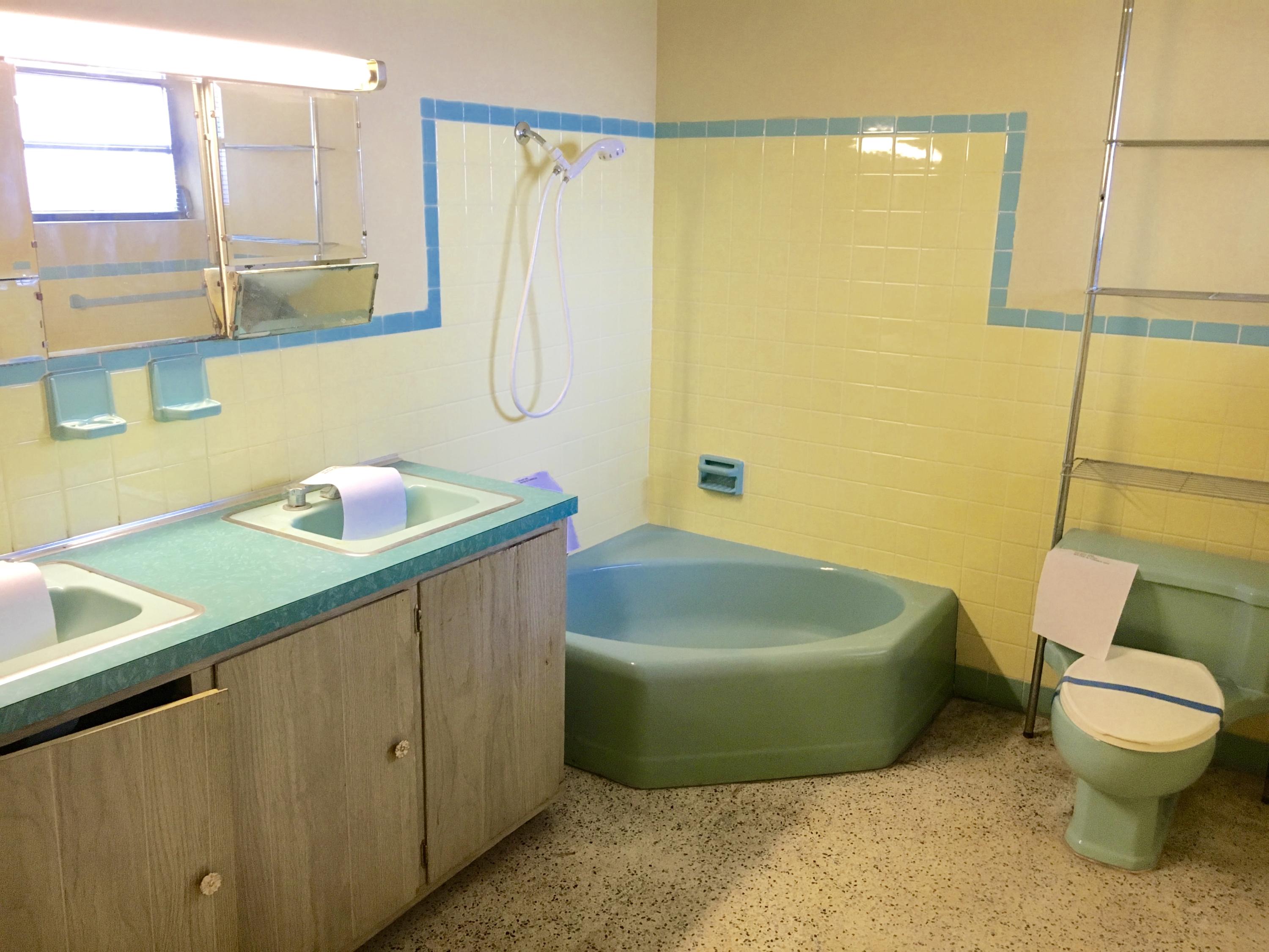 WOODLAND SHORES - Residential