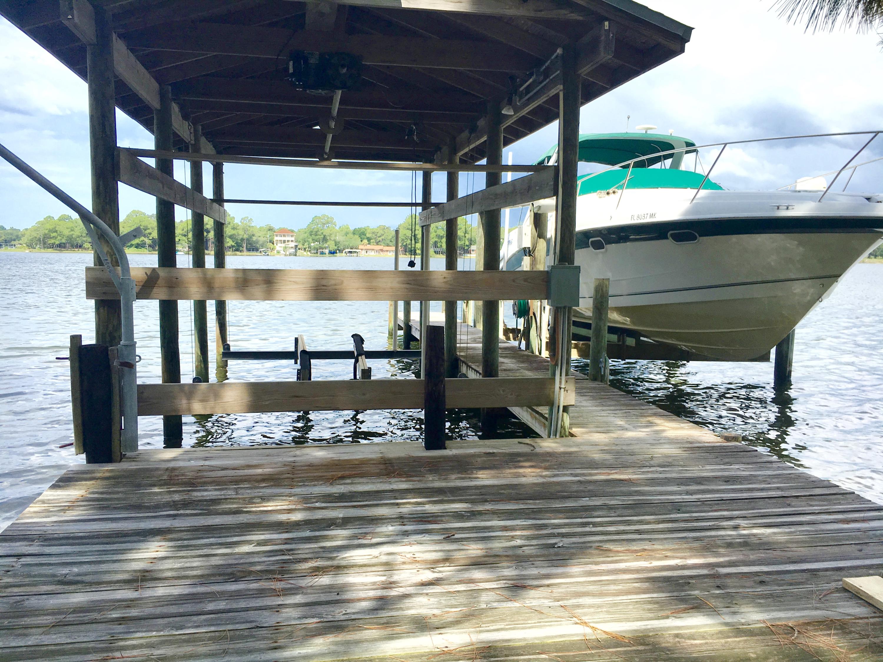 WOODLAND SHORES - Residential