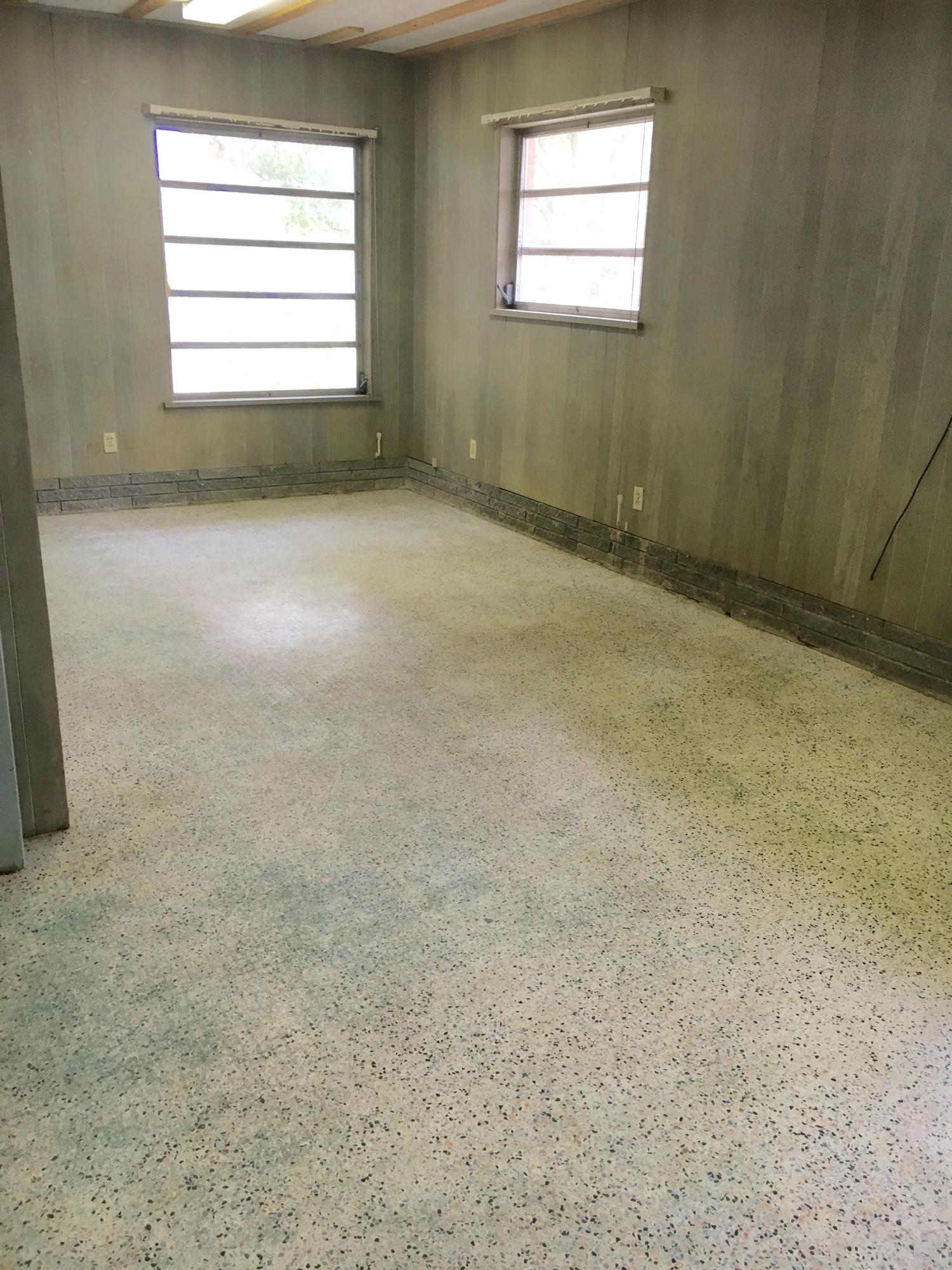 WOODLAND SHORES - Residential