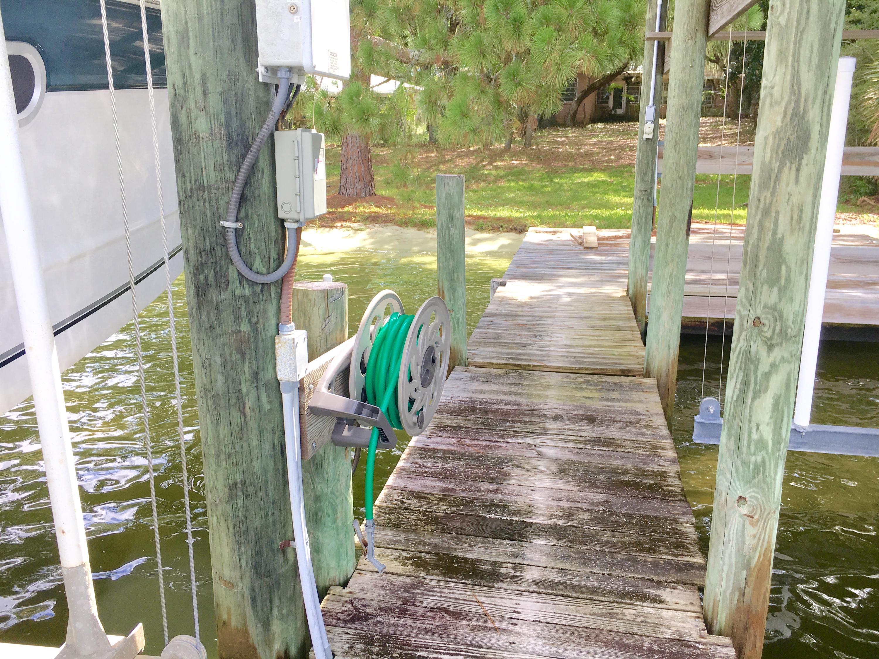 WOODLAND SHORES - Residential