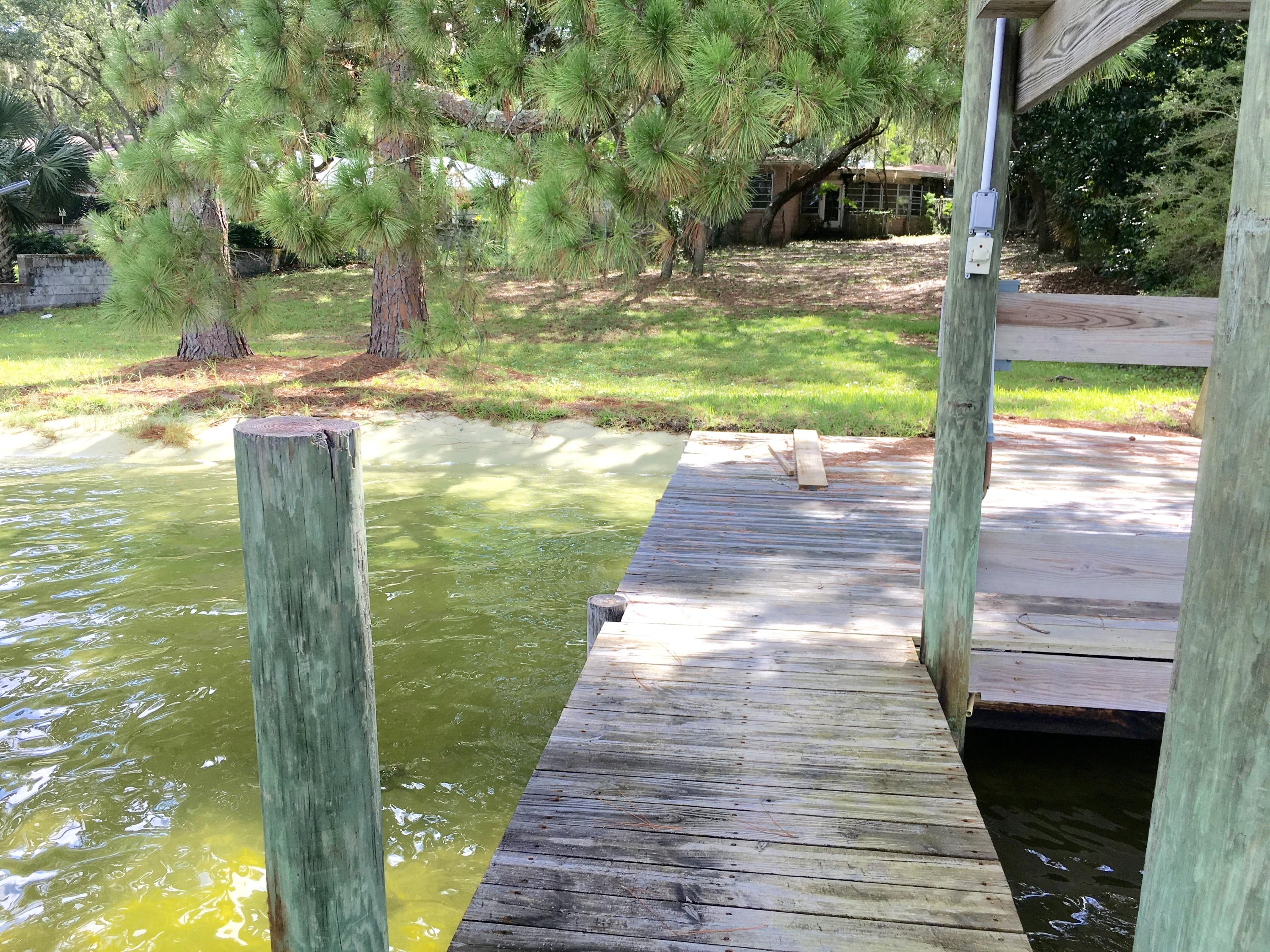 WOODLAND SHORES - Residential